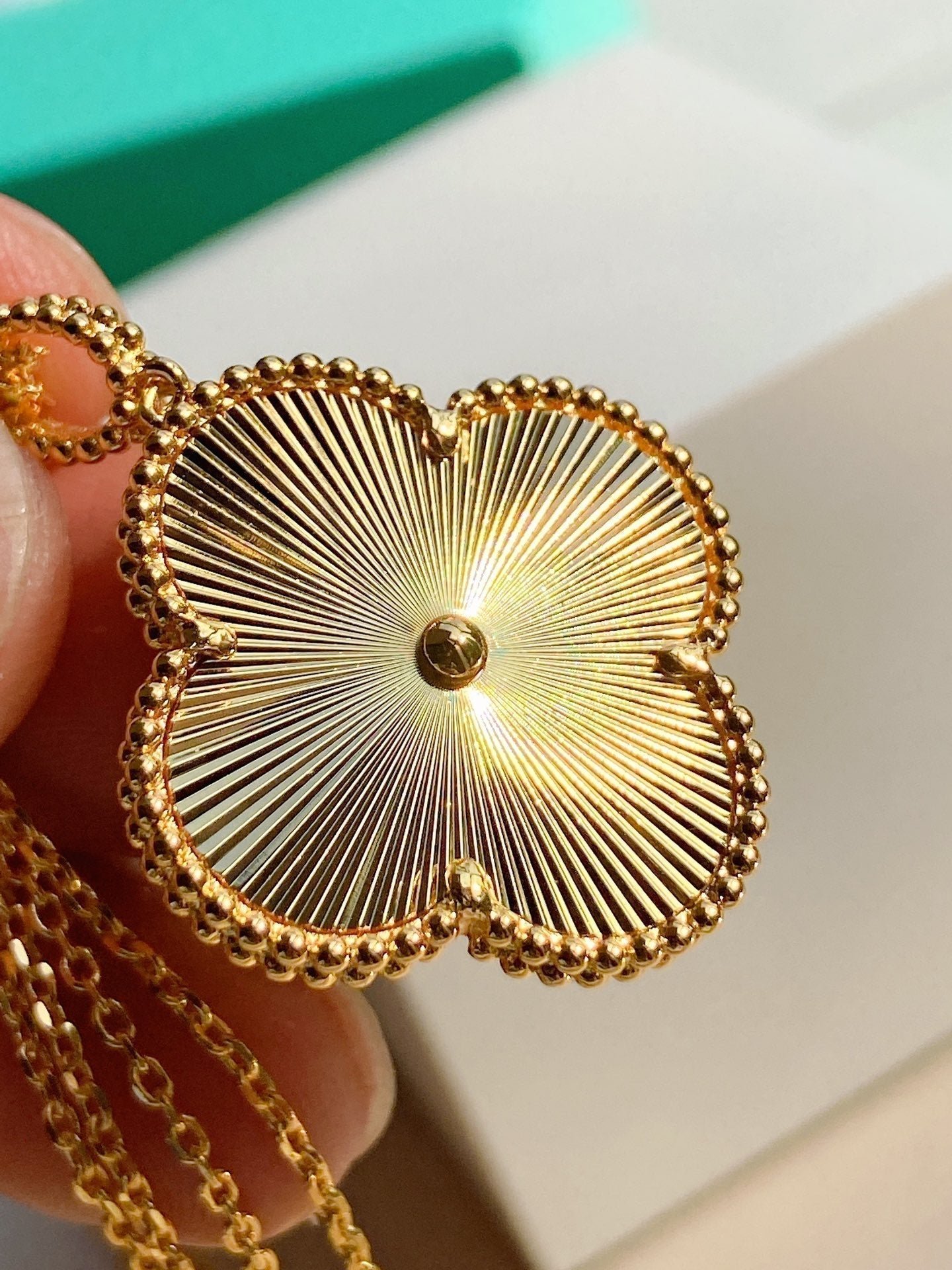 VINTAGE CLOVER PEDANT NECKLACE GOLD - Image 4