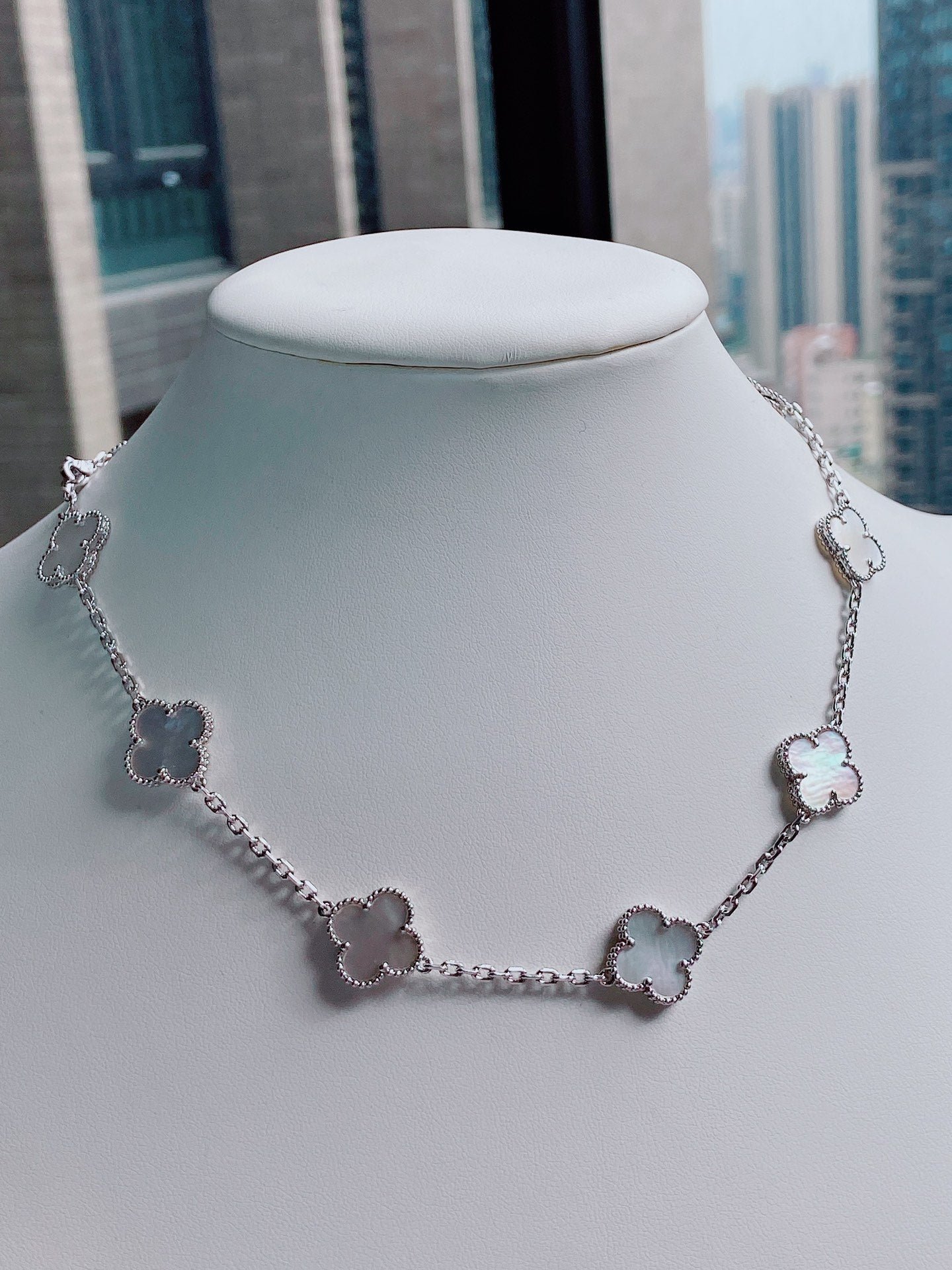 VINTAGE MOP NECKLACE 10 MOTIFS SILVER - Image 3