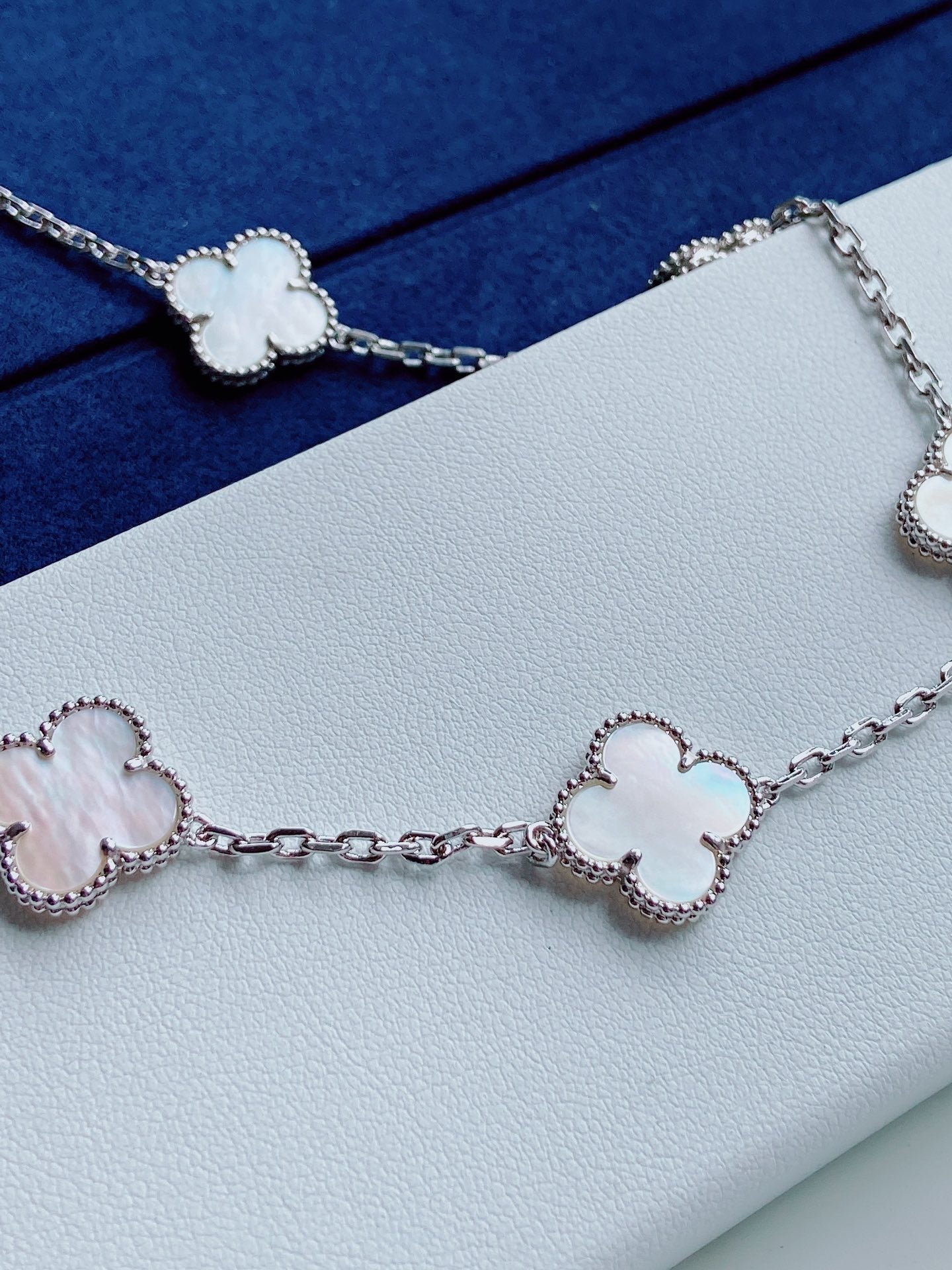 VINTAGE MOP NECKLACE 10 MOTIFS SILVER - Image 4