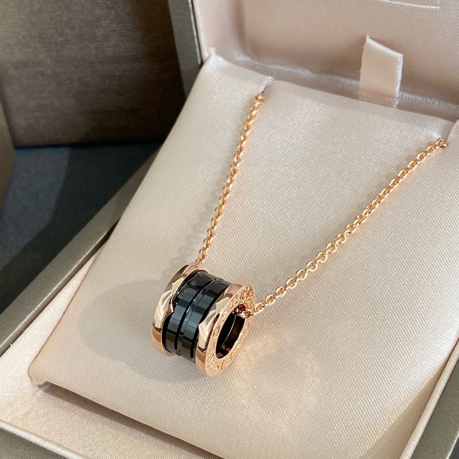 ZERO 1 BLACK CERAMIC PINK GOLD NECKLACE - Image 2