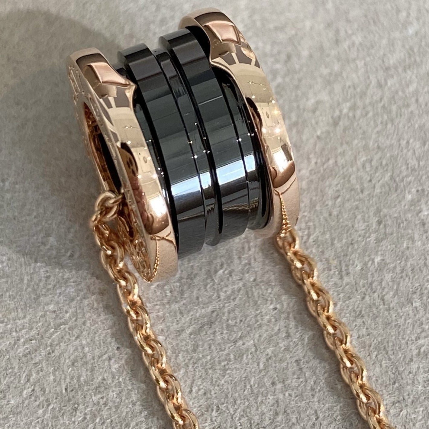 ZERO 1 BLACK CERAMIC PINK GOLD NECKLACE - Image 4