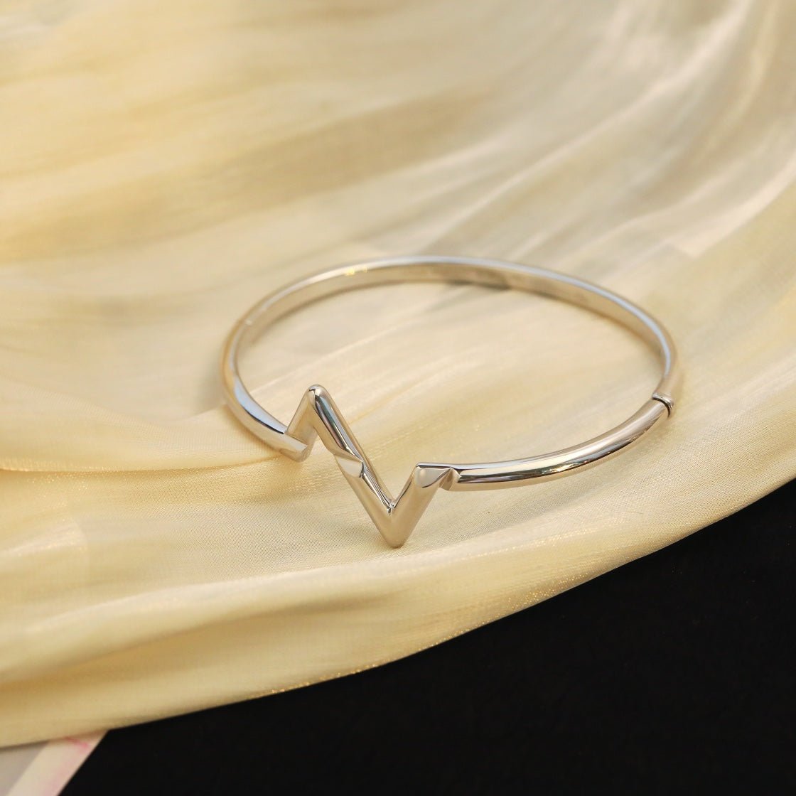 VOLTE UPSITE DOWN BRACELET - Image 3