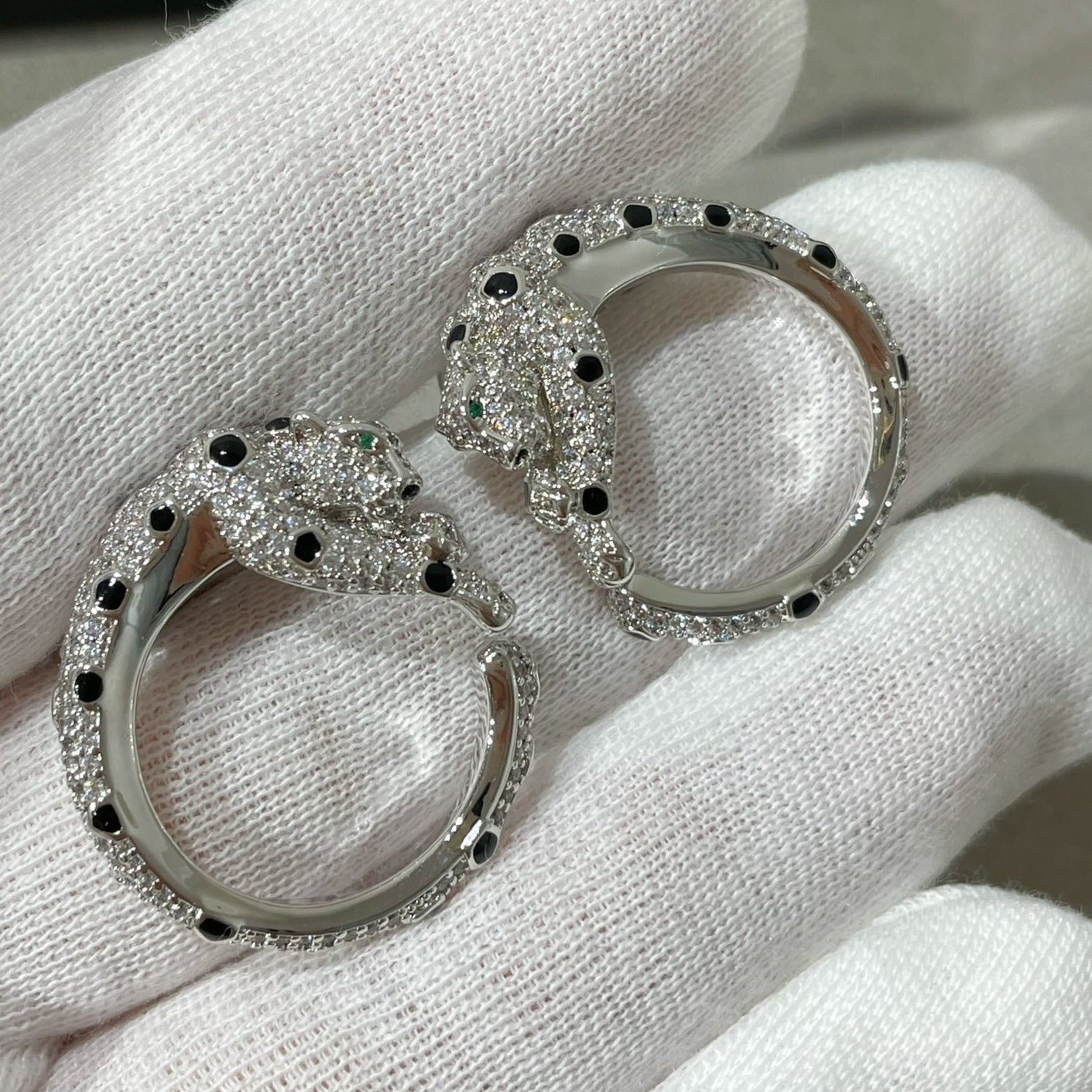 PANTHERE DIAMOND ONYX GREEN EMERAL SILVER EARRINGS - Image 4