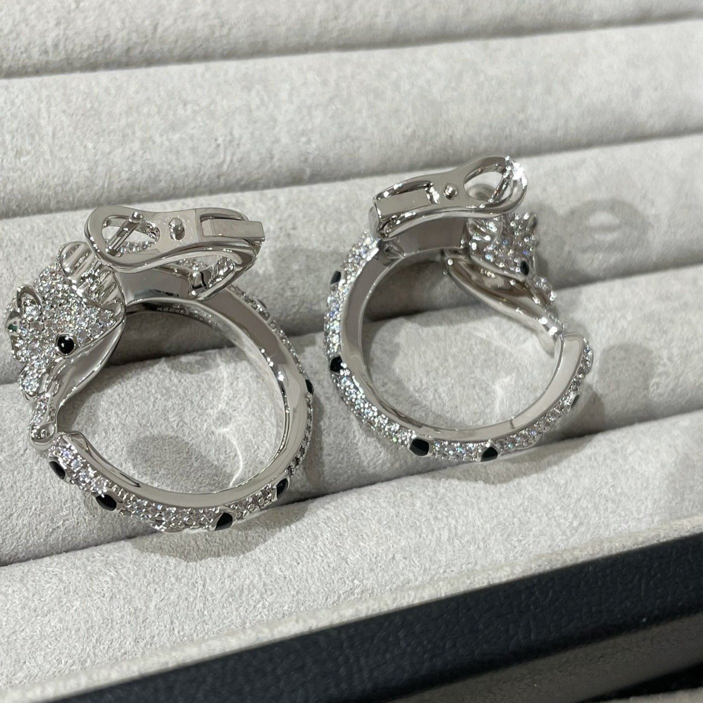 PANTHERE DIAMOND ONYX GREEN EMERAL SILVER EARRINGS - Image 7