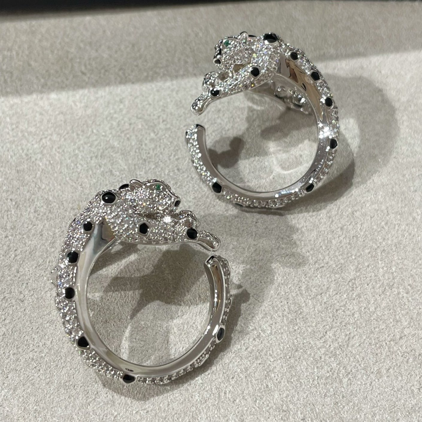 PANTHERE DIAMOND ONYX GREEN EMERAL SILVER EARRINGS - Image 9