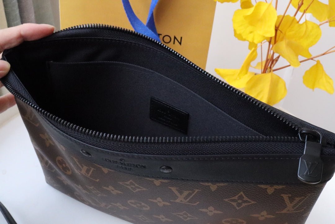 POCHETTE TO GO 30 MONOGRAM CANVAS - Image 8