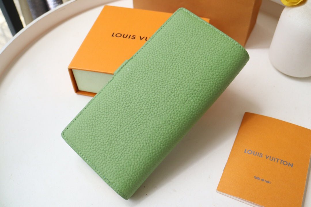VERTICAL WALLET CAPUCINES GREEN - Image 2