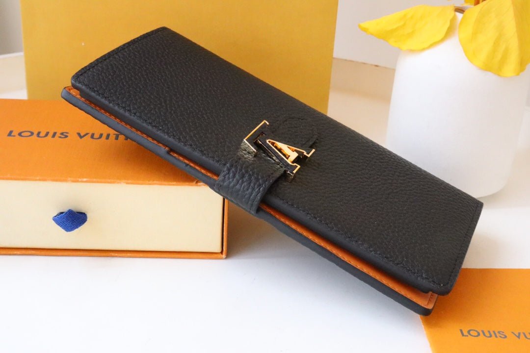 VERTICAL WALLET CAPUCINES BLACK - Image 4