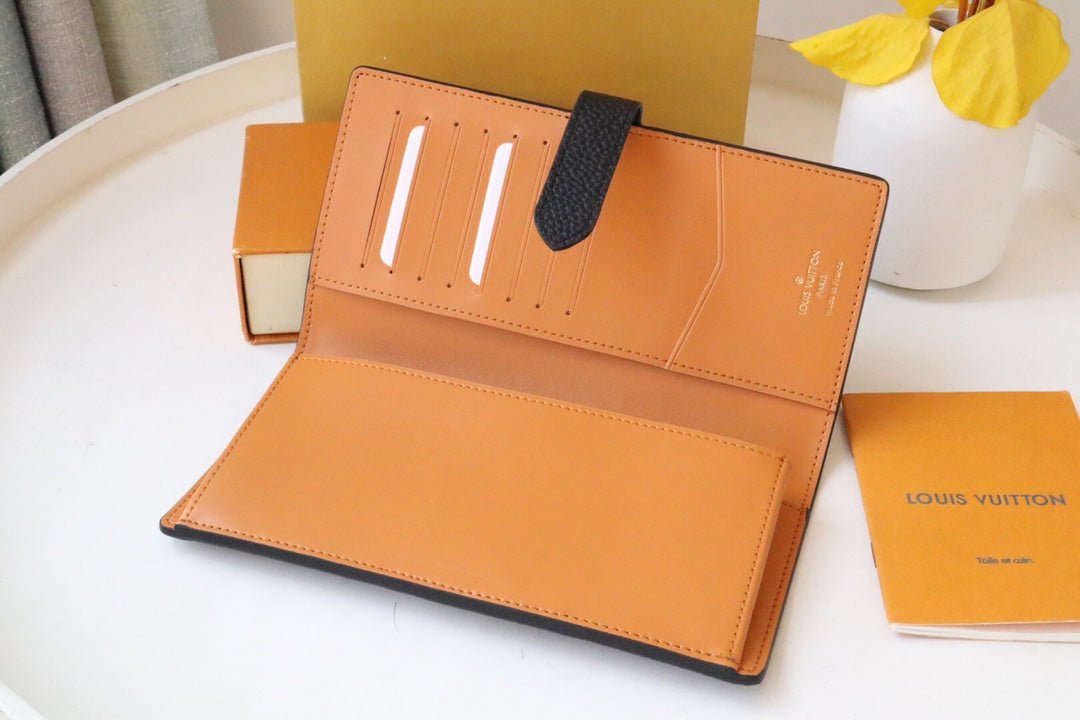 VERTICAL WALLET CAPUCINES BLACK - Image 5