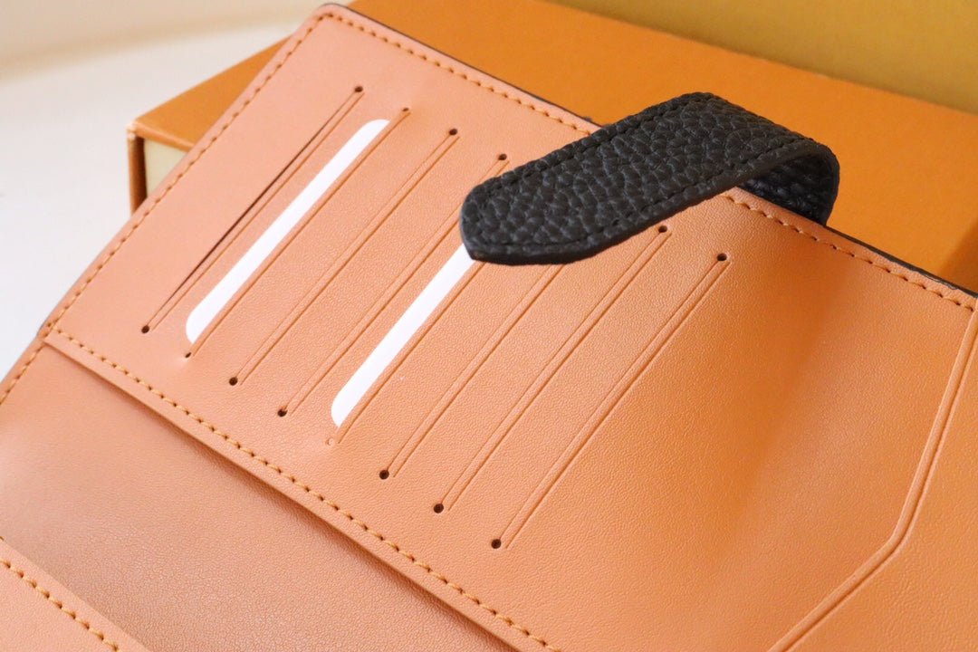 VERTICAL WALLET CAPUCINES BLACK - Image 7