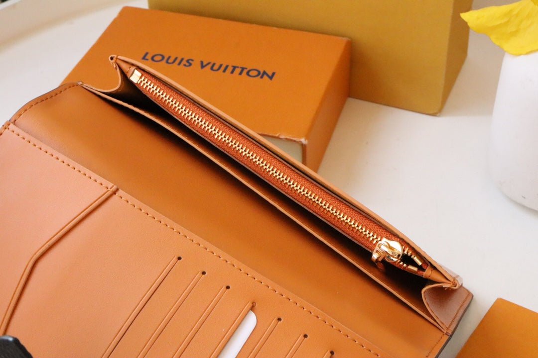 VERTICAL WALLET CAPUCINES BLACK - Image 8