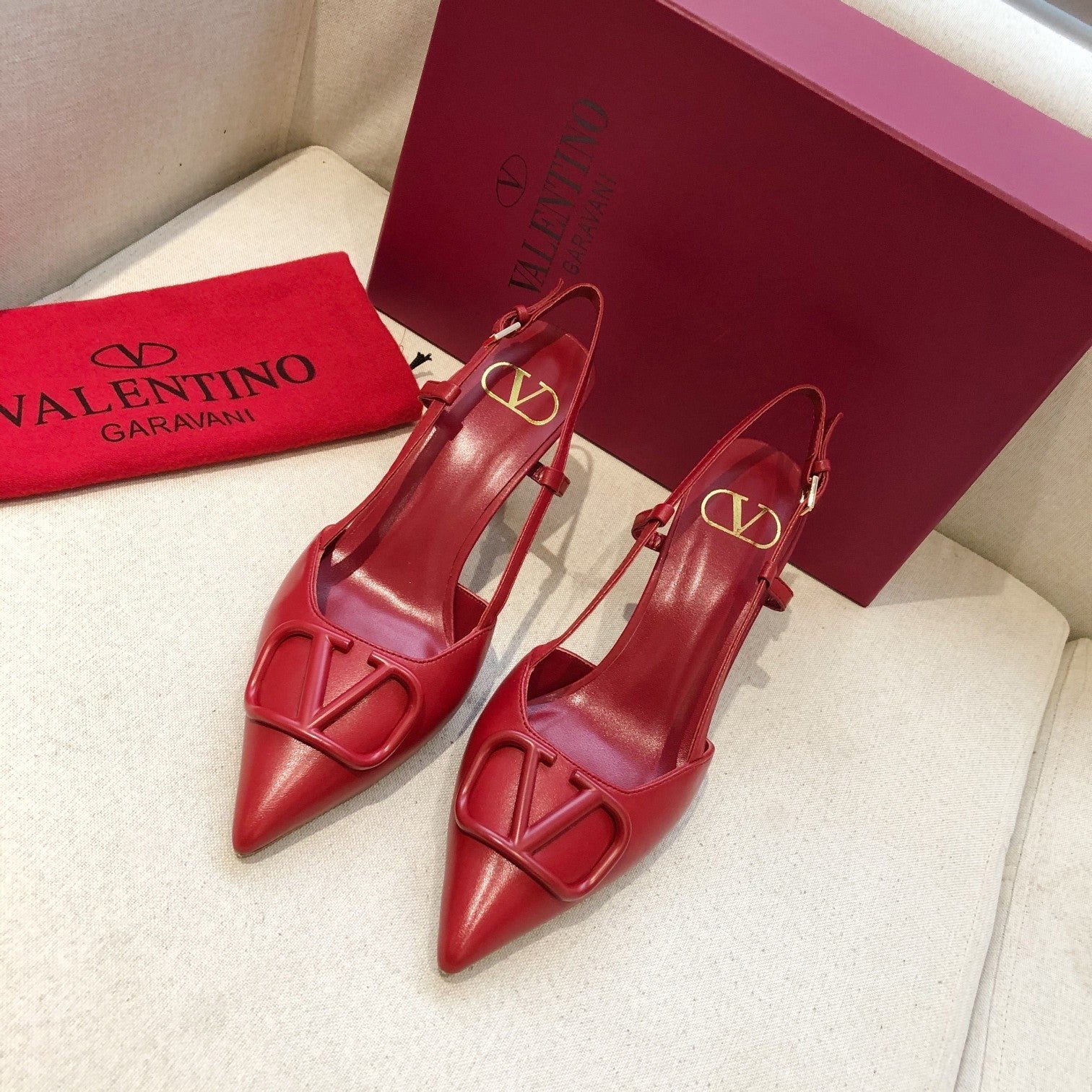 VLOGO SIGNATURE CHERRY RED CALFSKIN HIGH SLINGBACK PUMP 7 CM - Image 2