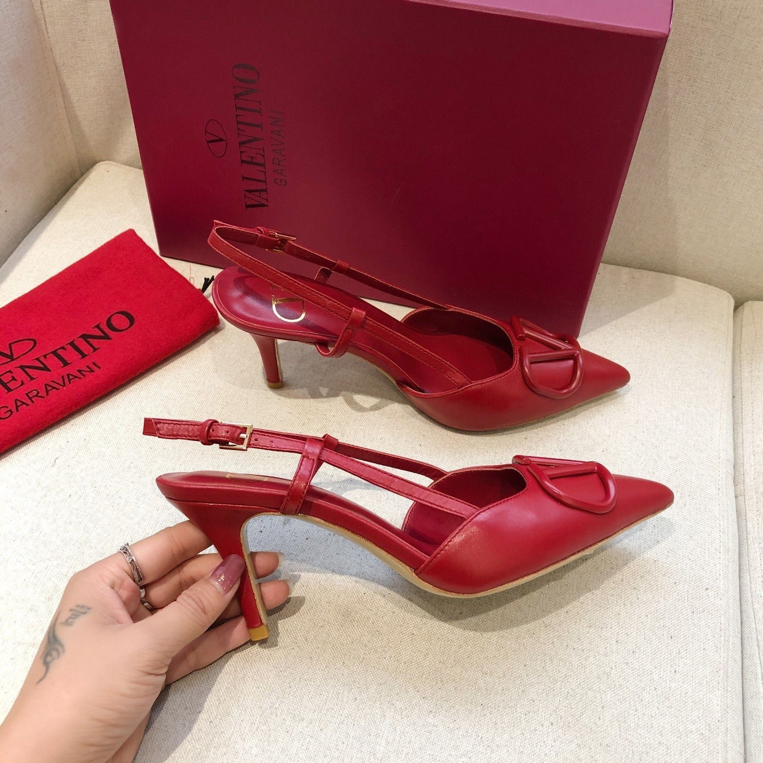VLOGO SIGNATURE CHERRY RED CALFSKIN HIGH SLINGBACK PUMP 7 CM - Image 4