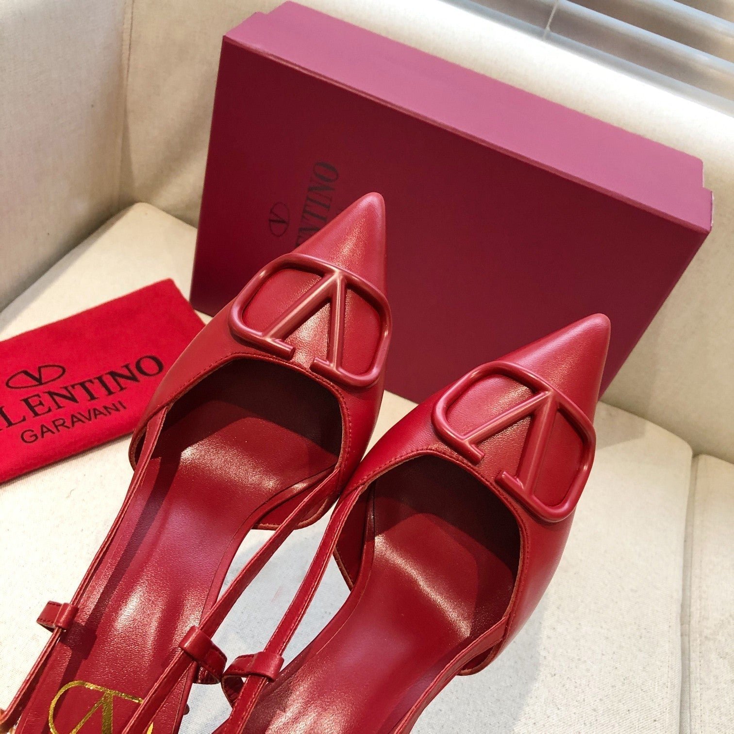 VLOGO SIGNATURE CHERRY RED CALFSKIN HIGH SLINGBACK PUMP 7 CM - Image 5