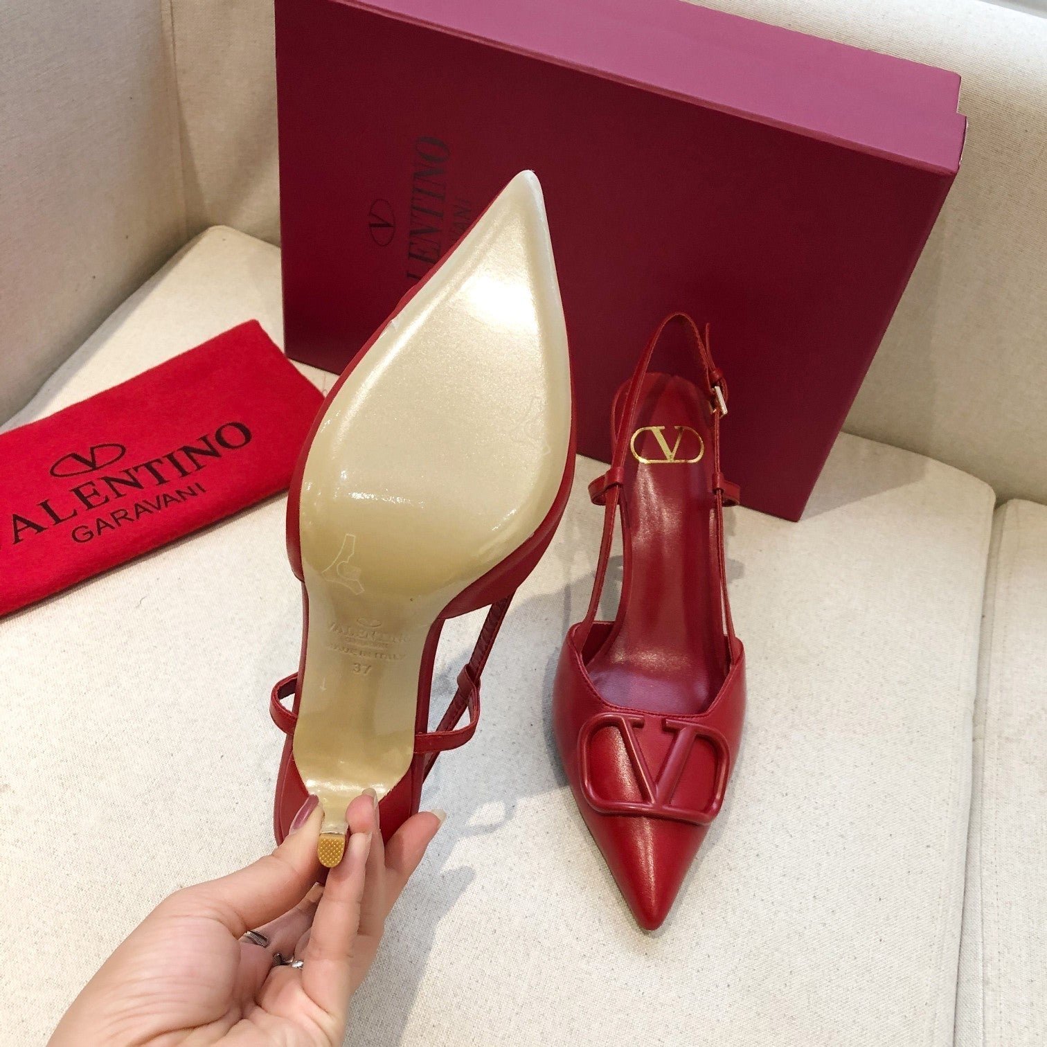 VLOGO SIGNATURE CHERRY RED CALFSKIN HIGH SLINGBACK PUMP 7 CM - Image 8