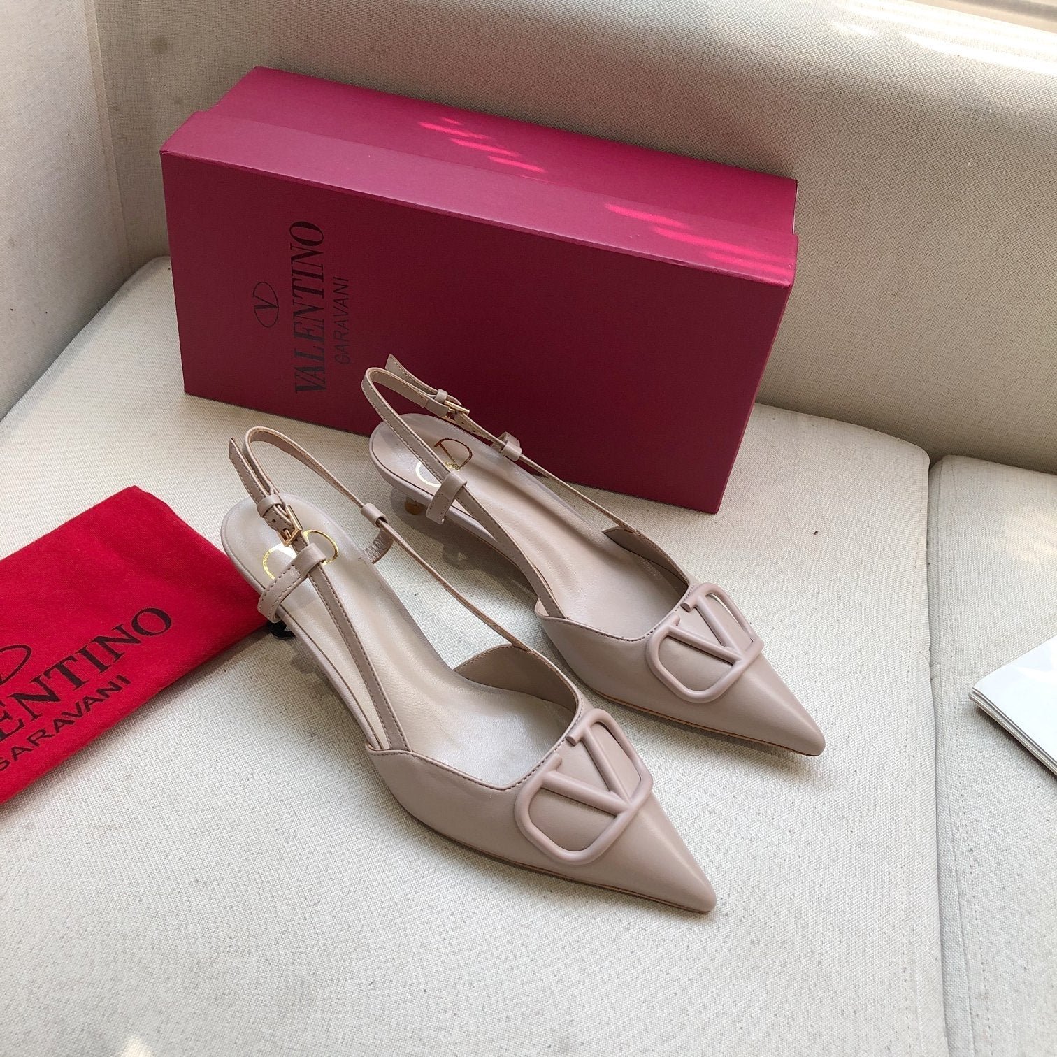 VLOGO SIGNATURE PALE PINK CALFSKIN HIGH SLINGBACK PUMP 4 CM - Image 2