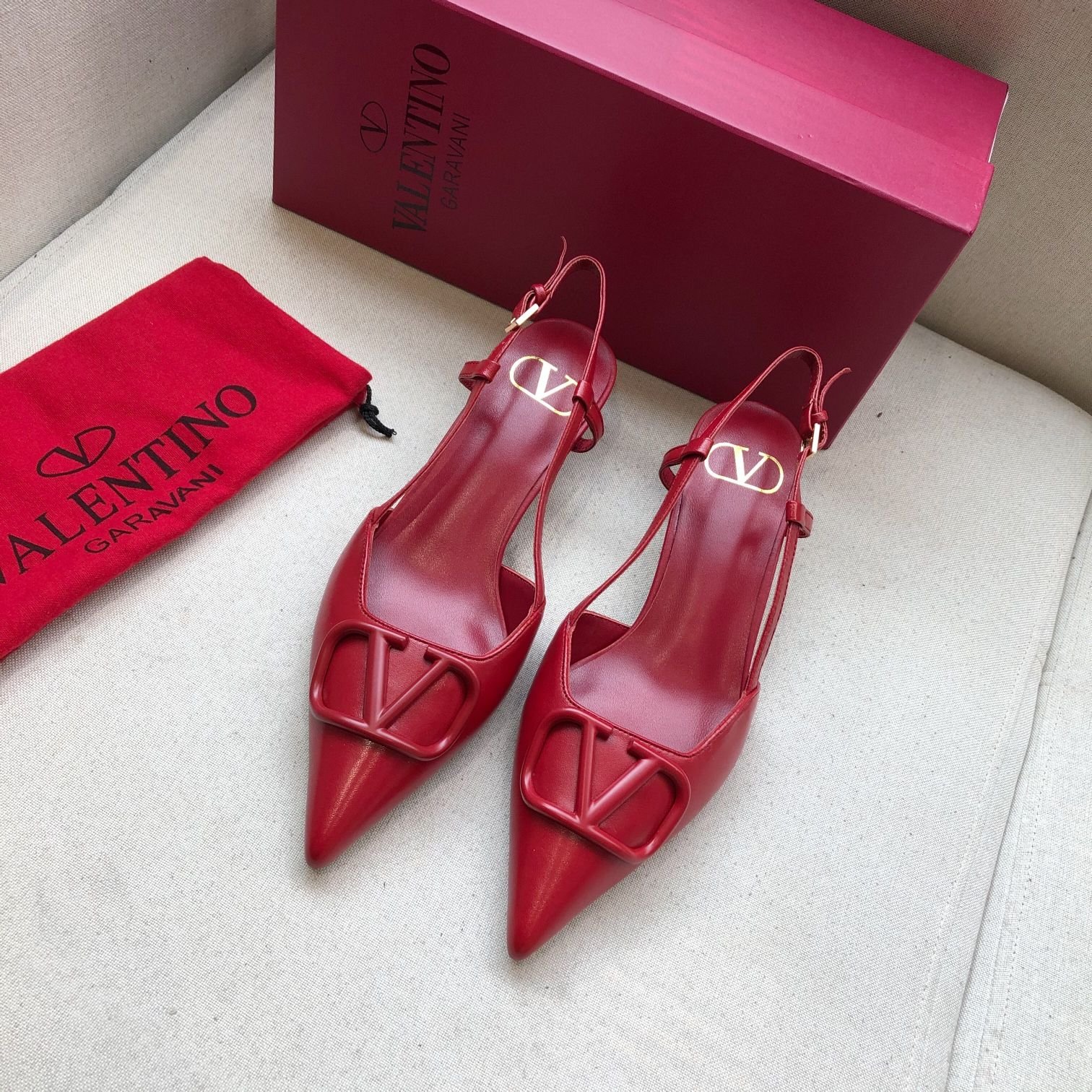VLOGO SIGNATURE CHERRY RED CALFSKIN HIGH SLINGBACK PUMP 4 CM - Image 2