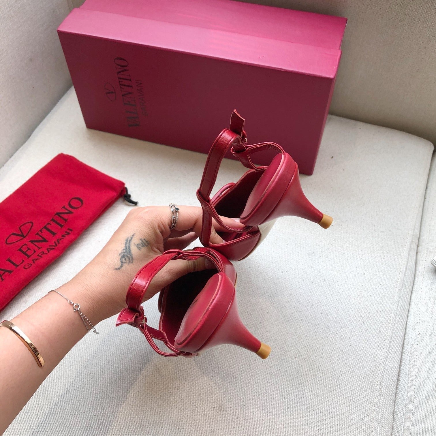 VLOGO SIGNATURE CHERRY RED CALFSKIN HIGH SLINGBACK PUMP 4 CM - Image 5