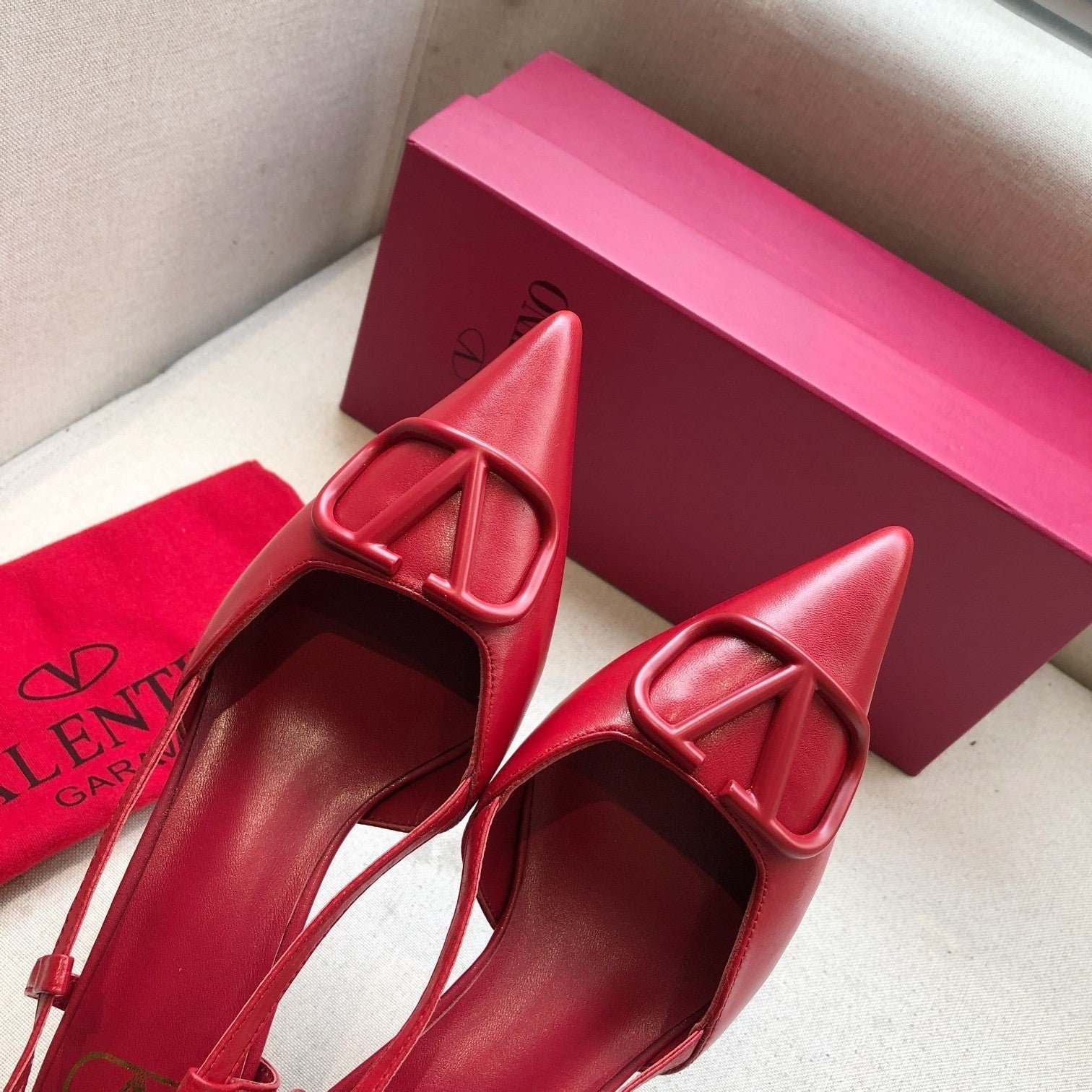 VLOGO SIGNATURE CHERRY RED CALFSKIN HIGH SLINGBACK PUMP 4 CM - Image 6