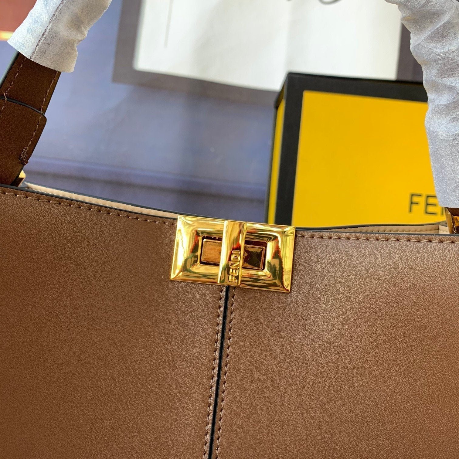 Peekaboo X-lite medium 30cm Bag tan lambskin gold hardware - Image 5