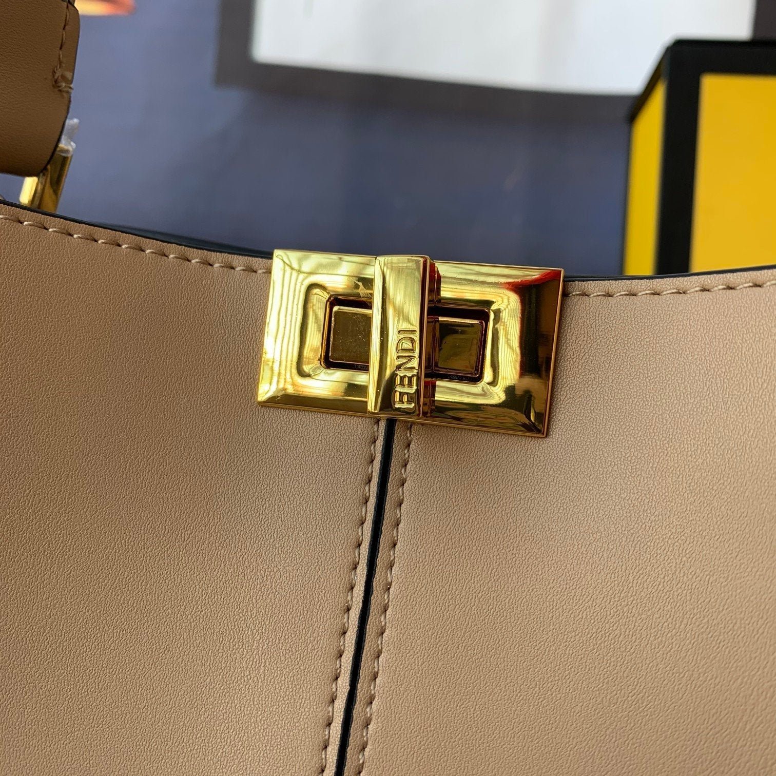 Peekaboo X-lite medium 30cm Bag light brown lambskin gold hardware - Image 5