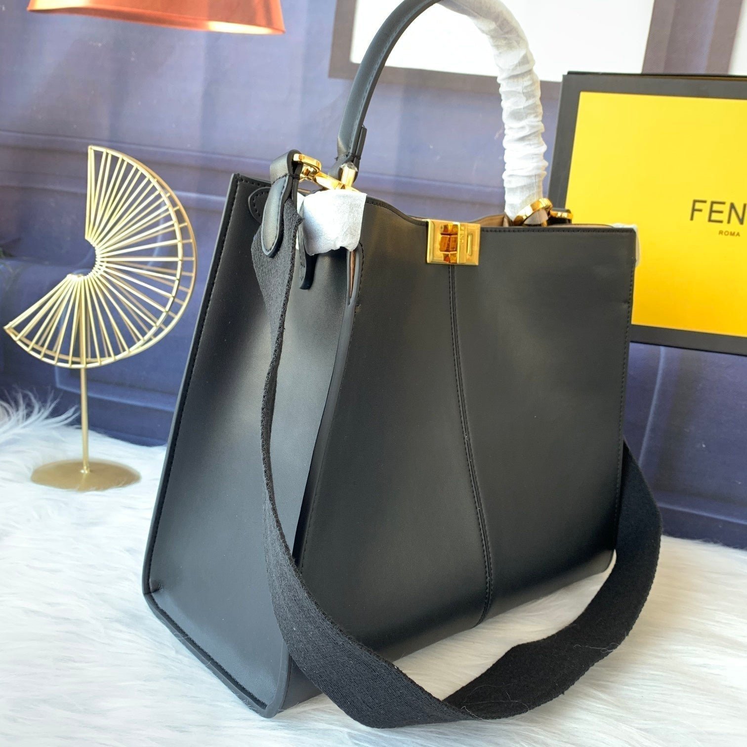 Peekaboo X-lite medium 30cm Bag black lambskin gold hardware - Image 4