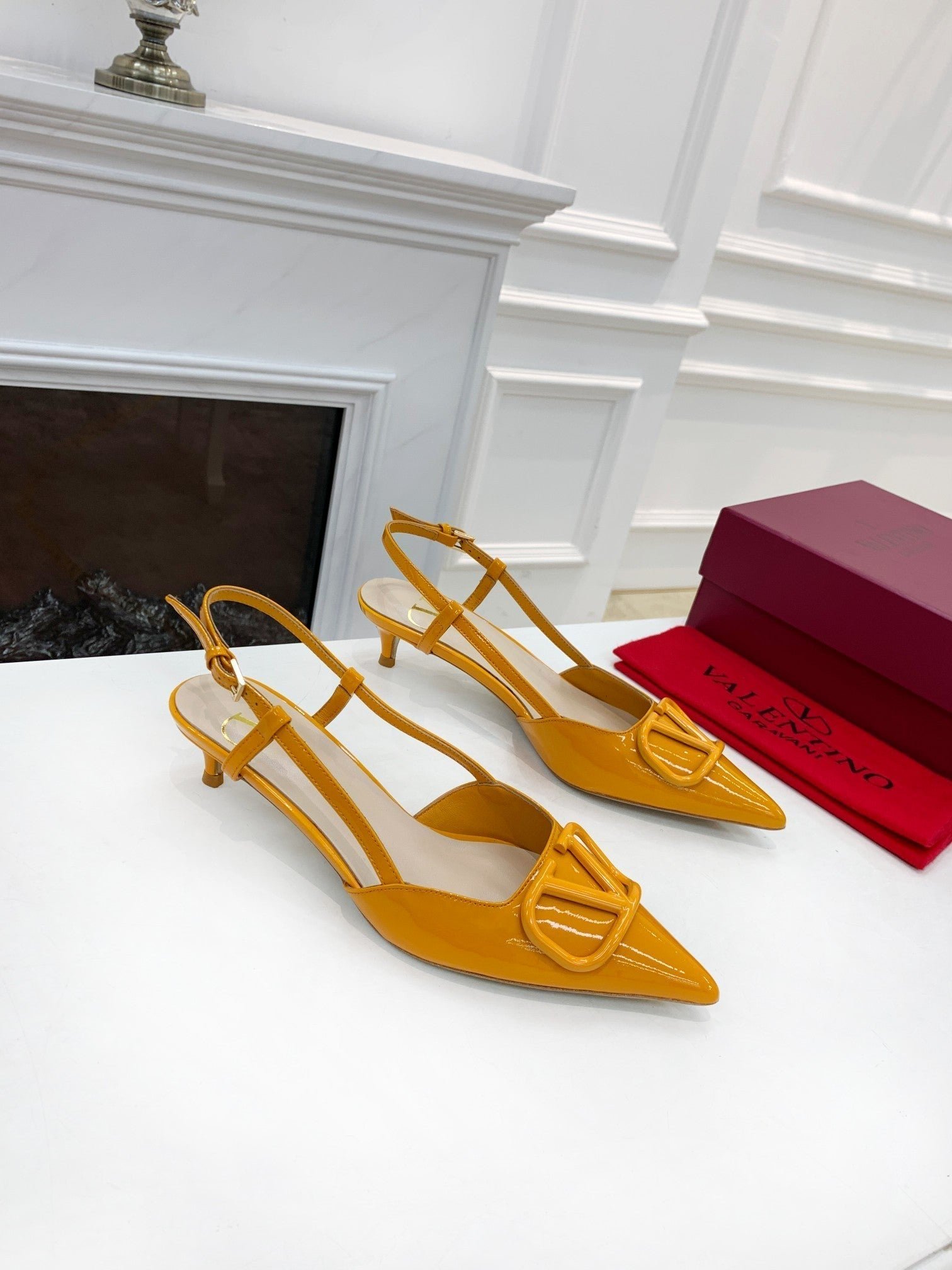VLOGO SIGNATURE MUSTARD YELLOW PATENT LEATHER SLINGBACK PUMP - Image 2
