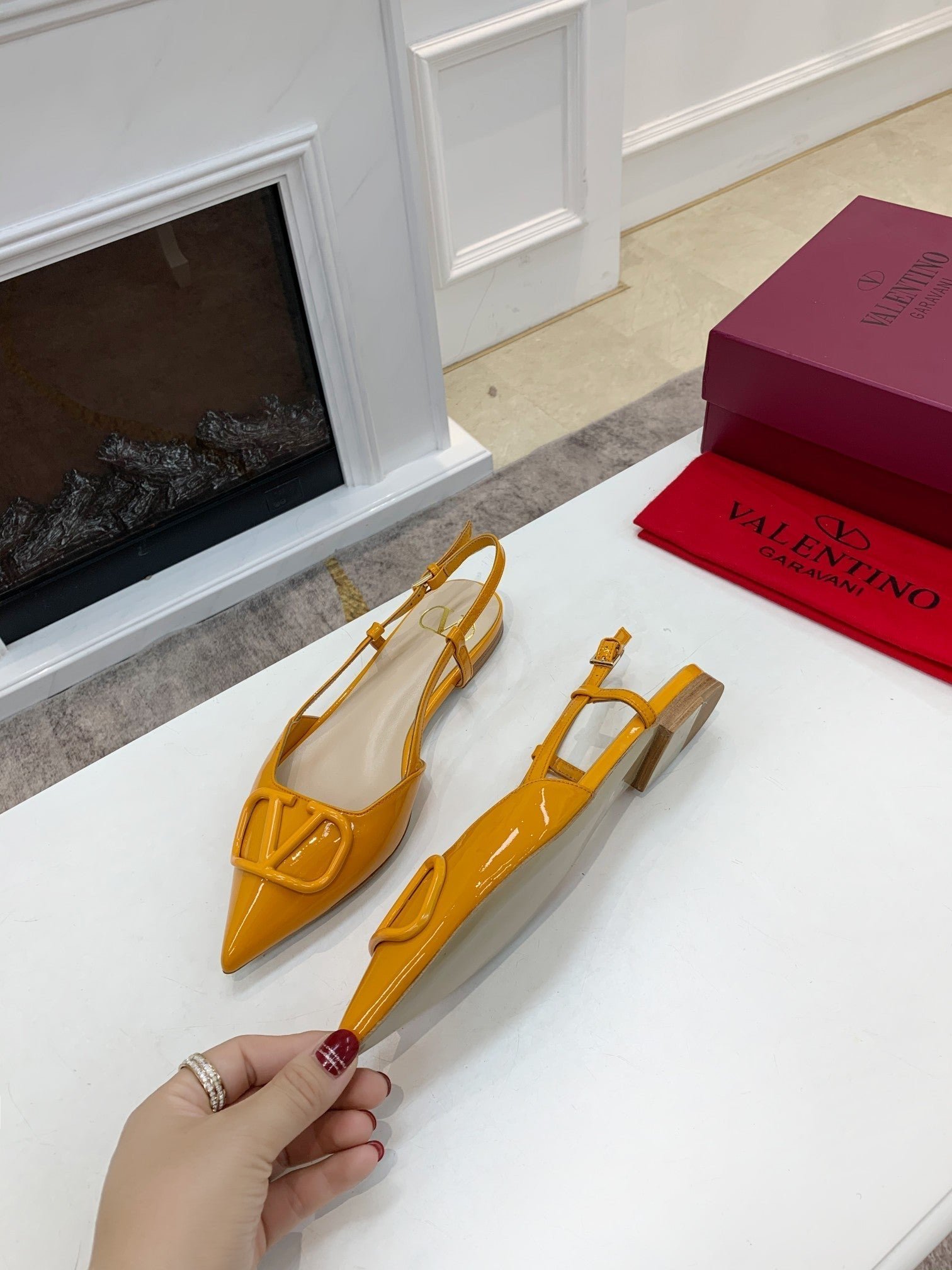 VLOGO SIGNATURE MUSTARD YELLOW PATENT LEATHER SLINGBACK PUMP - Image 7