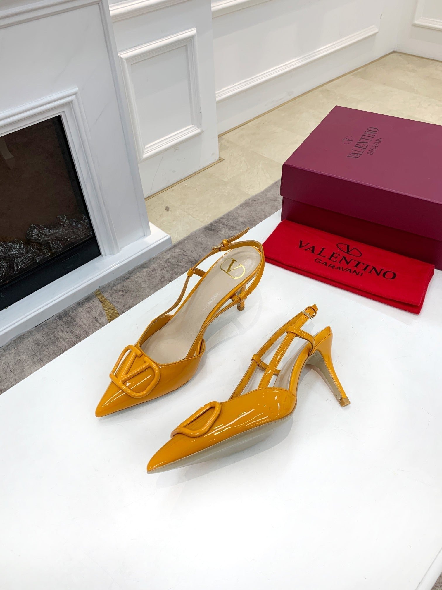 VLOGO SIGNATURE MUSTARD YELLOW PATENT LEATHER SLINGBACK PUMP - Image 6