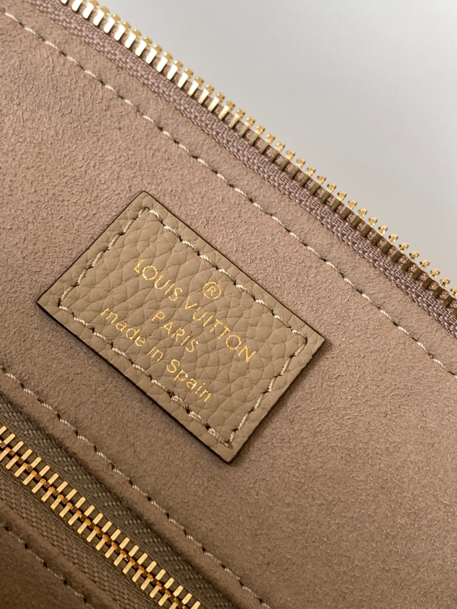 PETIT PALAIS PM MEDIUM SHOULDER BAG 29 IN BROWN EMBOSSED COWHIDE GOLD-TONE HARDWARE - Image 8