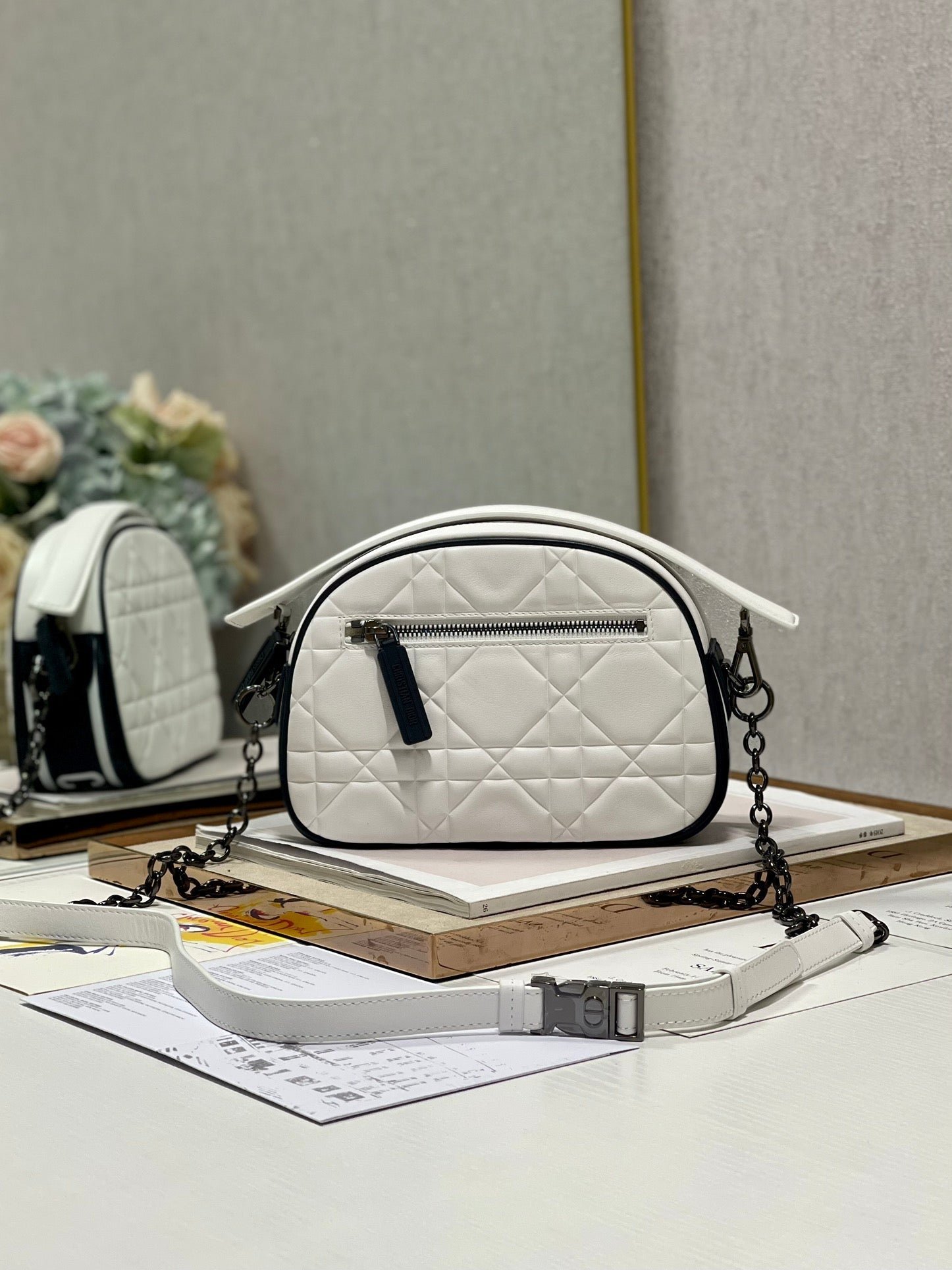 VIBE HOBO 22 BAG IN WHITE CALFSKIN - Image 3