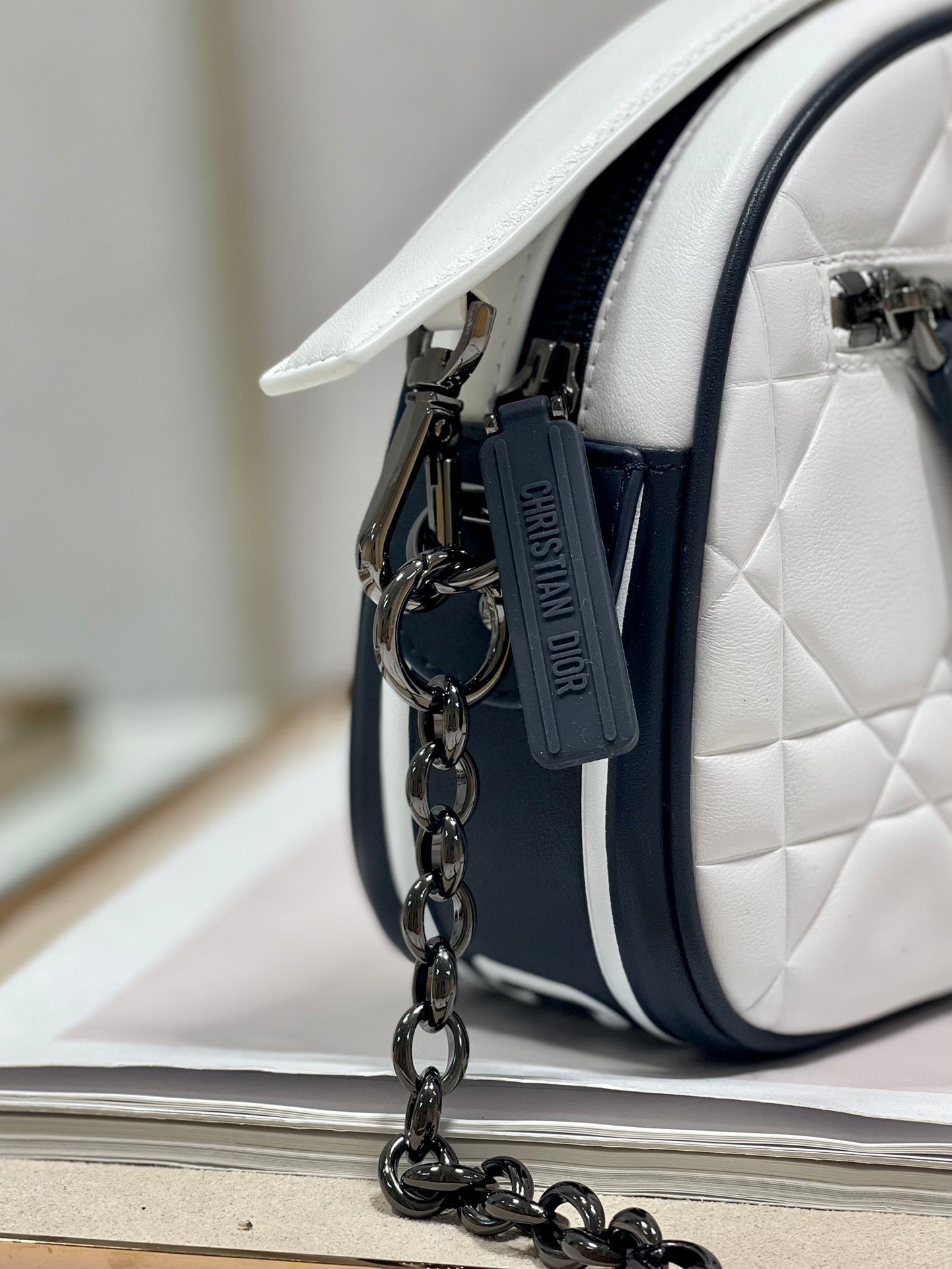 VIBE HOBO 22 BAG IN WHITE CALFSKIN - Image 9