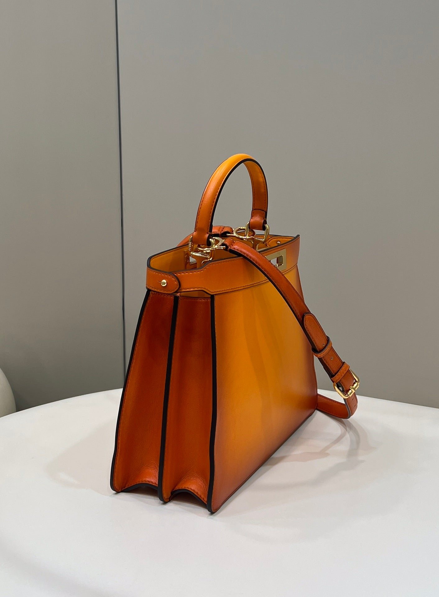PEEKABOO ISEEU 33 IN ORANGE OMBRE SMOOTH CALFSKIN GOLD HARDWARE - Image 4