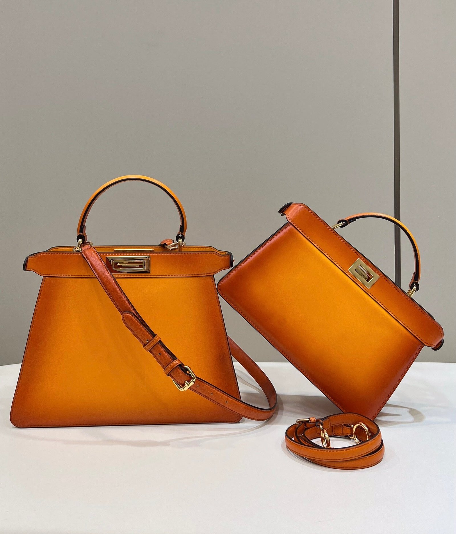 PEEKABOO ISEEU 33 IN ORANGE OMBRE SMOOTH CALFSKIN GOLD HARDWARE - Image 6