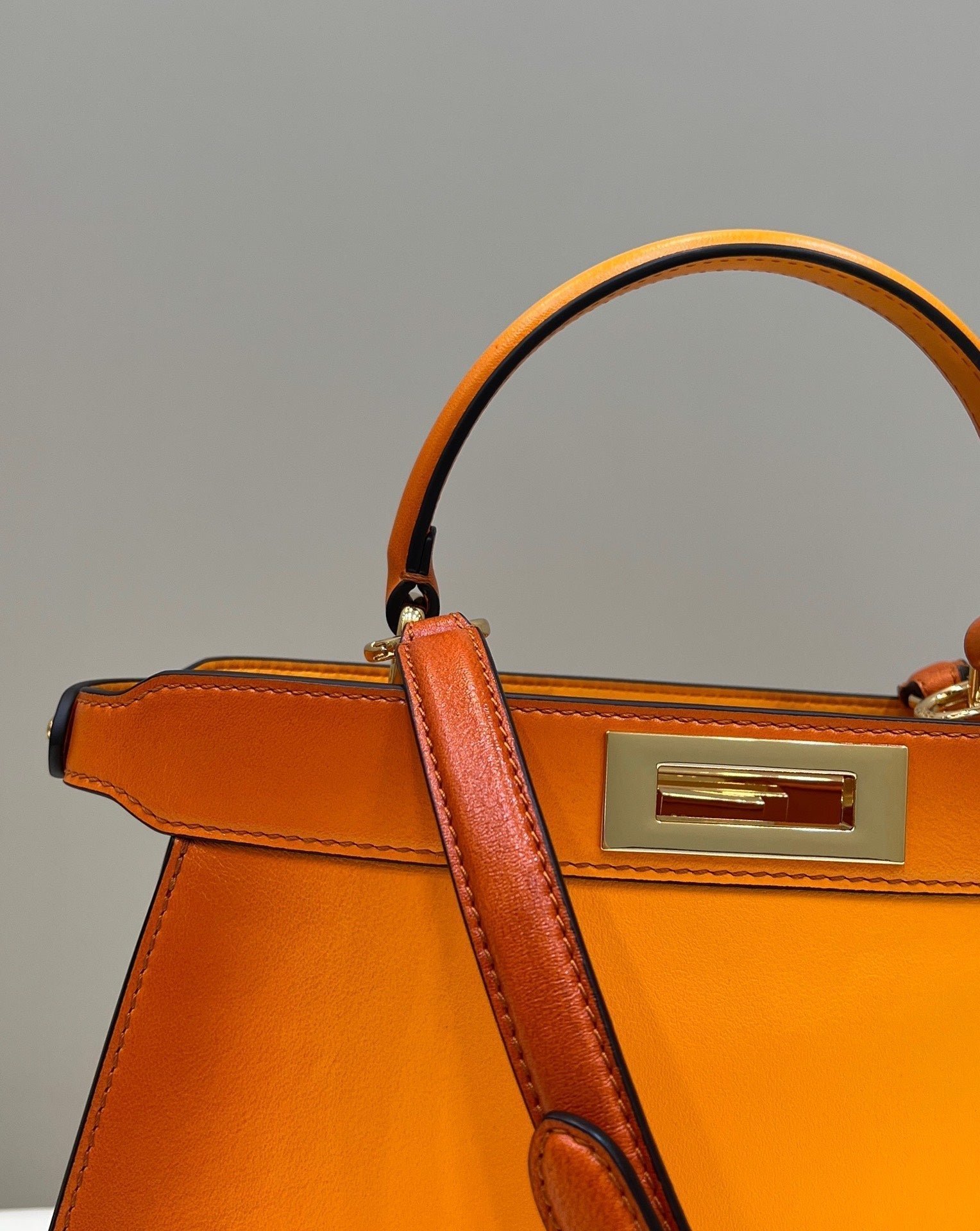 PEEKABOO ISEEU 33 IN ORANGE OMBRE SMOOTH CALFSKIN GOLD HARDWARE - Image 3