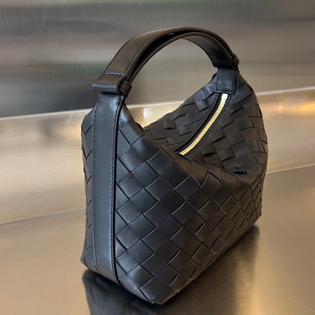 WALLACE 22 BAG IN BLACK CALFSKIN - Image 2