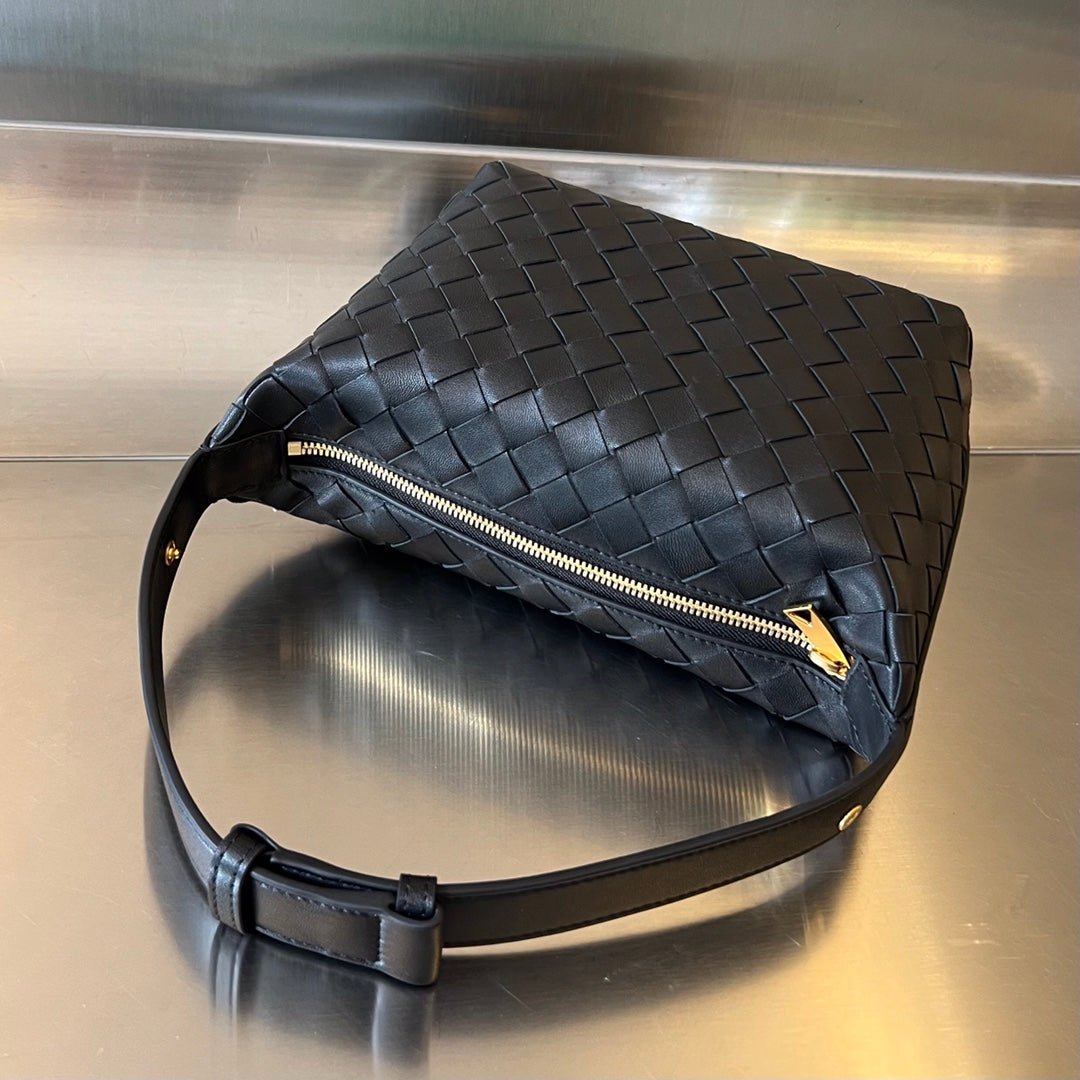 WALLACE 22 BAG IN BLACK CALFSKIN - Image 3