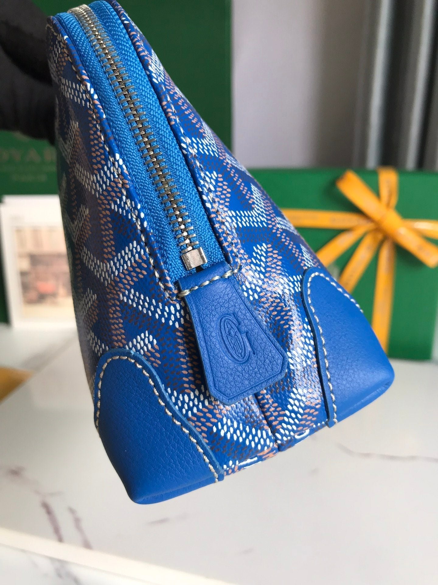 VENDÔME COSMETIC POUCH 17 IN SAPPHIRE BLUE GOYARDINE CANVAS AND CALFSKIN TRIM - Image 4