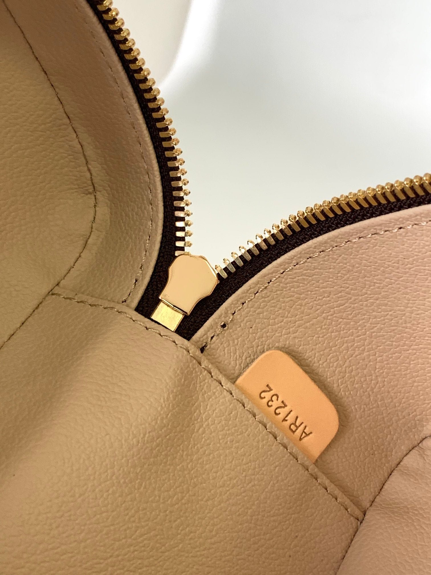 NICE NANO 14 TOILETRY POUCH - Image 3