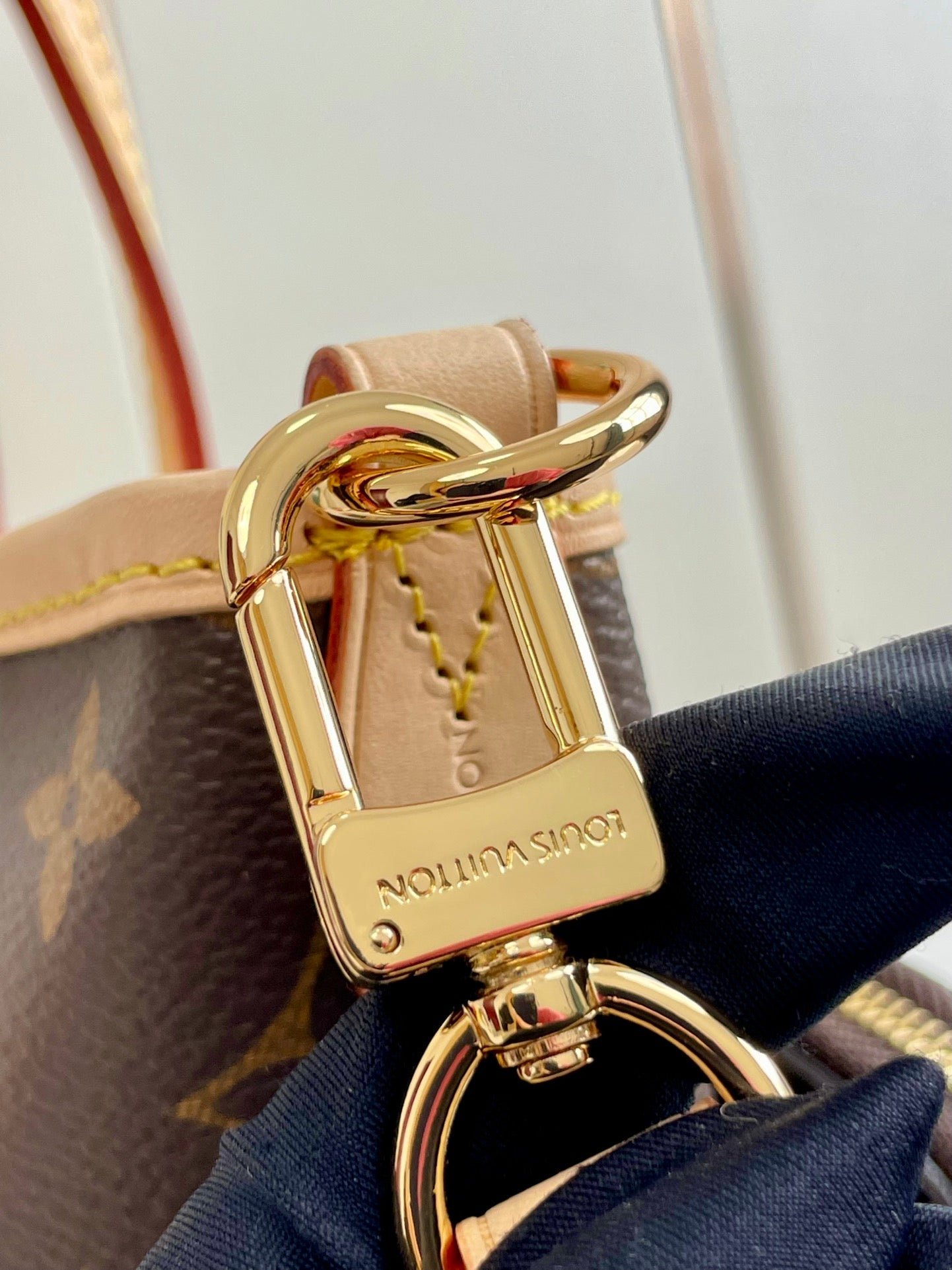 NEVERFULL BB 24 BROWN MONOGRAM CANVAS AND LEATHER TRIM GOLD HARDWARE - Image 4
