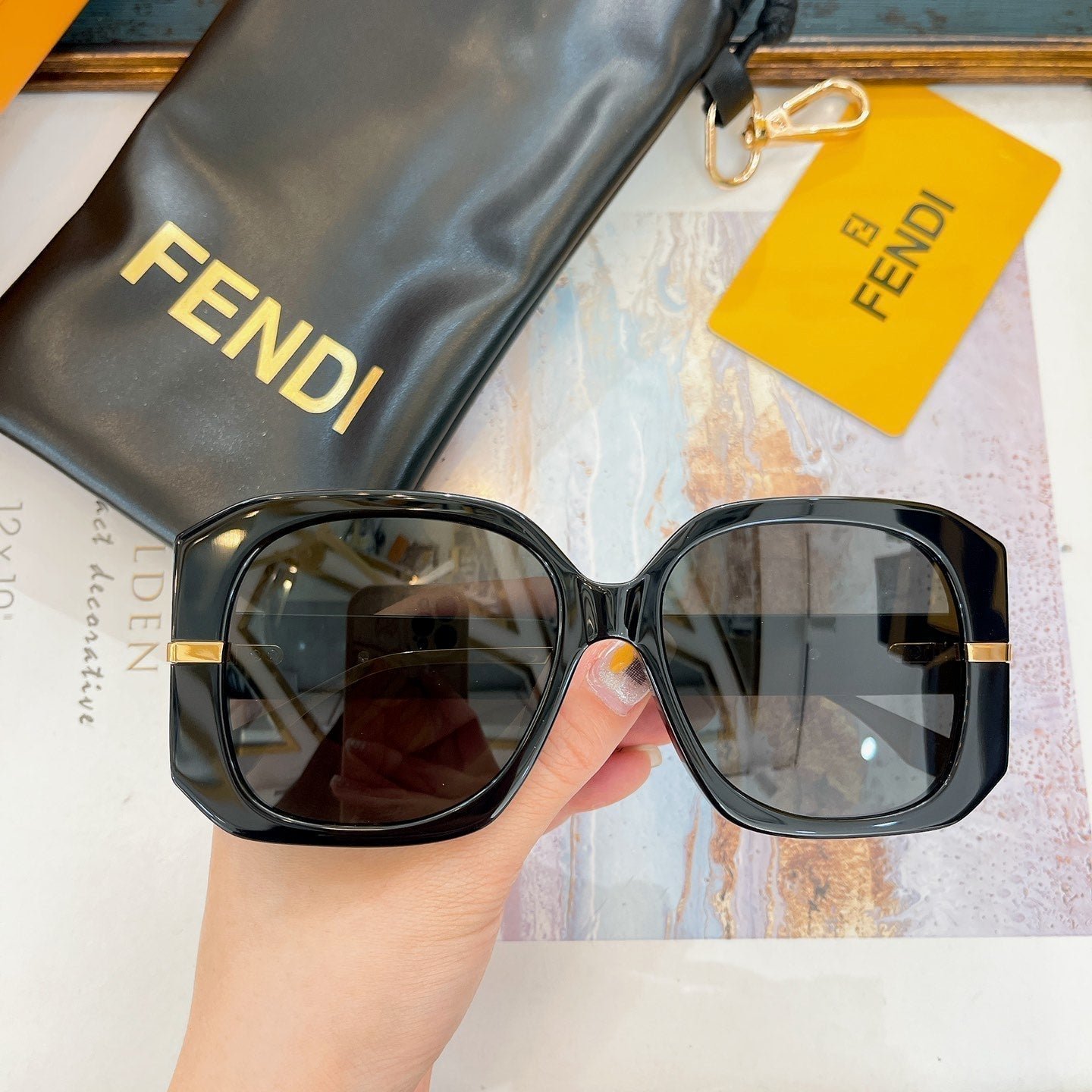 OVERSIZED FF DIAMONDS SQUARE FRAME SUNGLASSES FE40065F IN ACETATE - Image 2