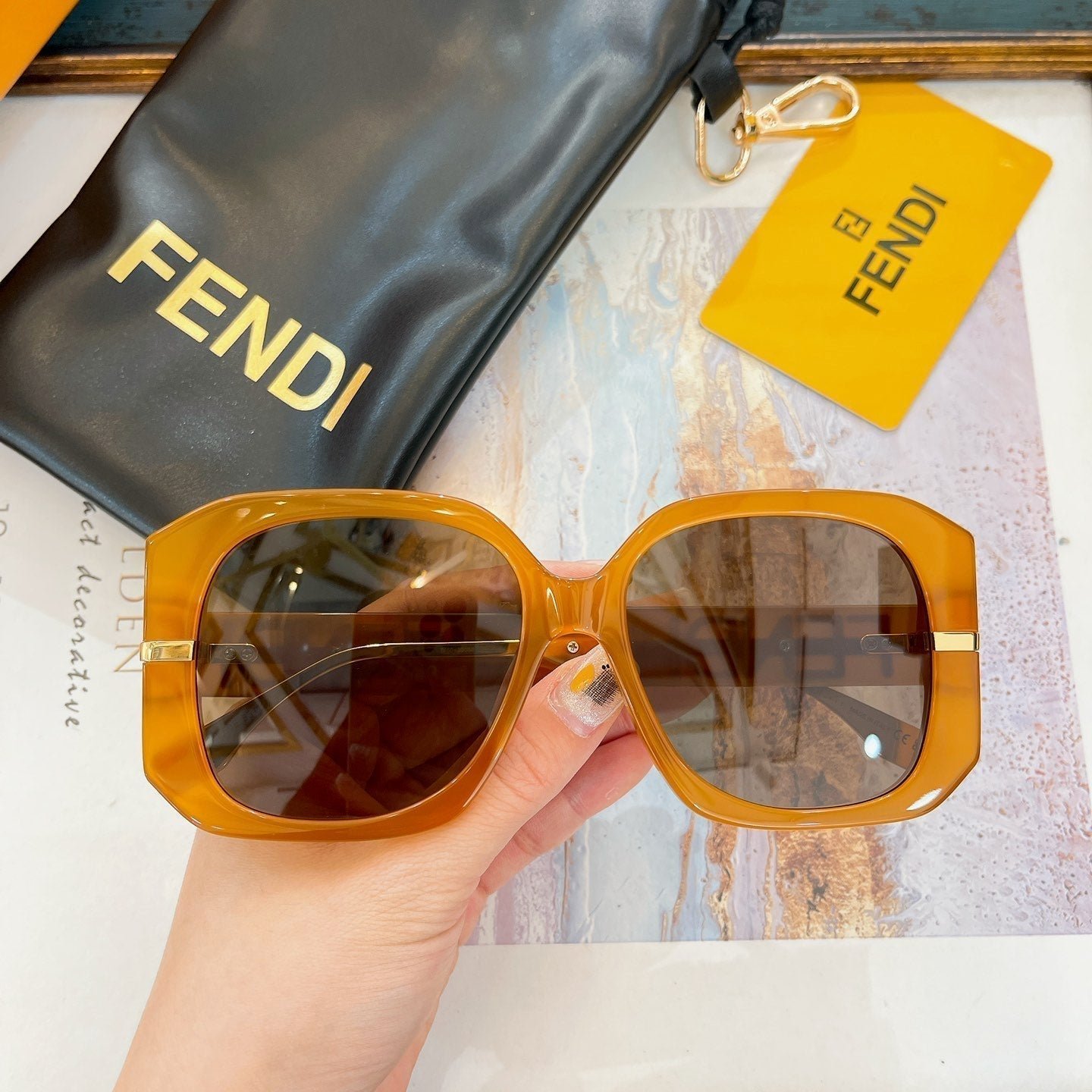 OVERSIZED FF DIAMONDS SQUARE FRAME SUNGLASSES FE40065F IN ACETATE - Image 3