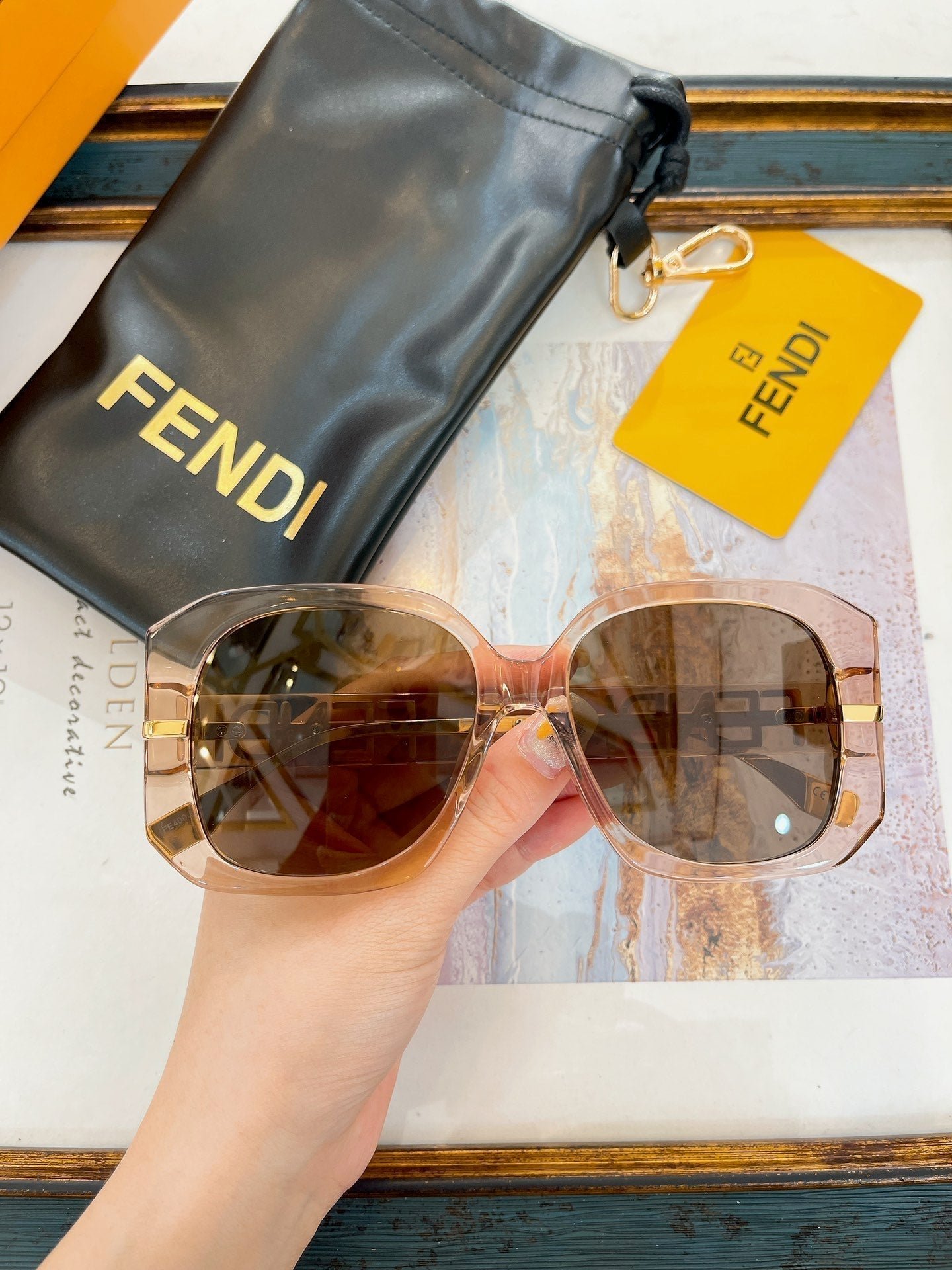 OVERSIZED FF DIAMONDS SQUARE FRAME SUNGLASSES FE40065F IN ACETATE - Image 4