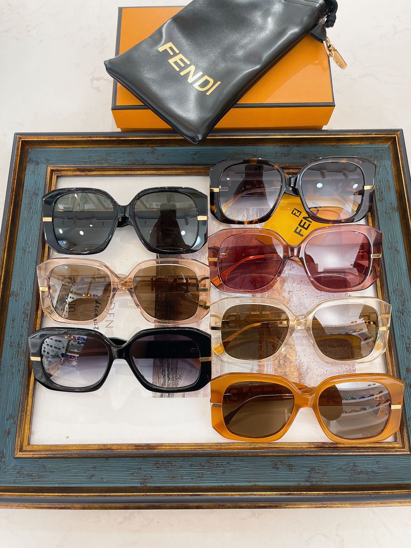 OVERSIZED FF DIAMONDS SQUARE FRAME SUNGLASSES FE40065F IN ACETATE - Image 8