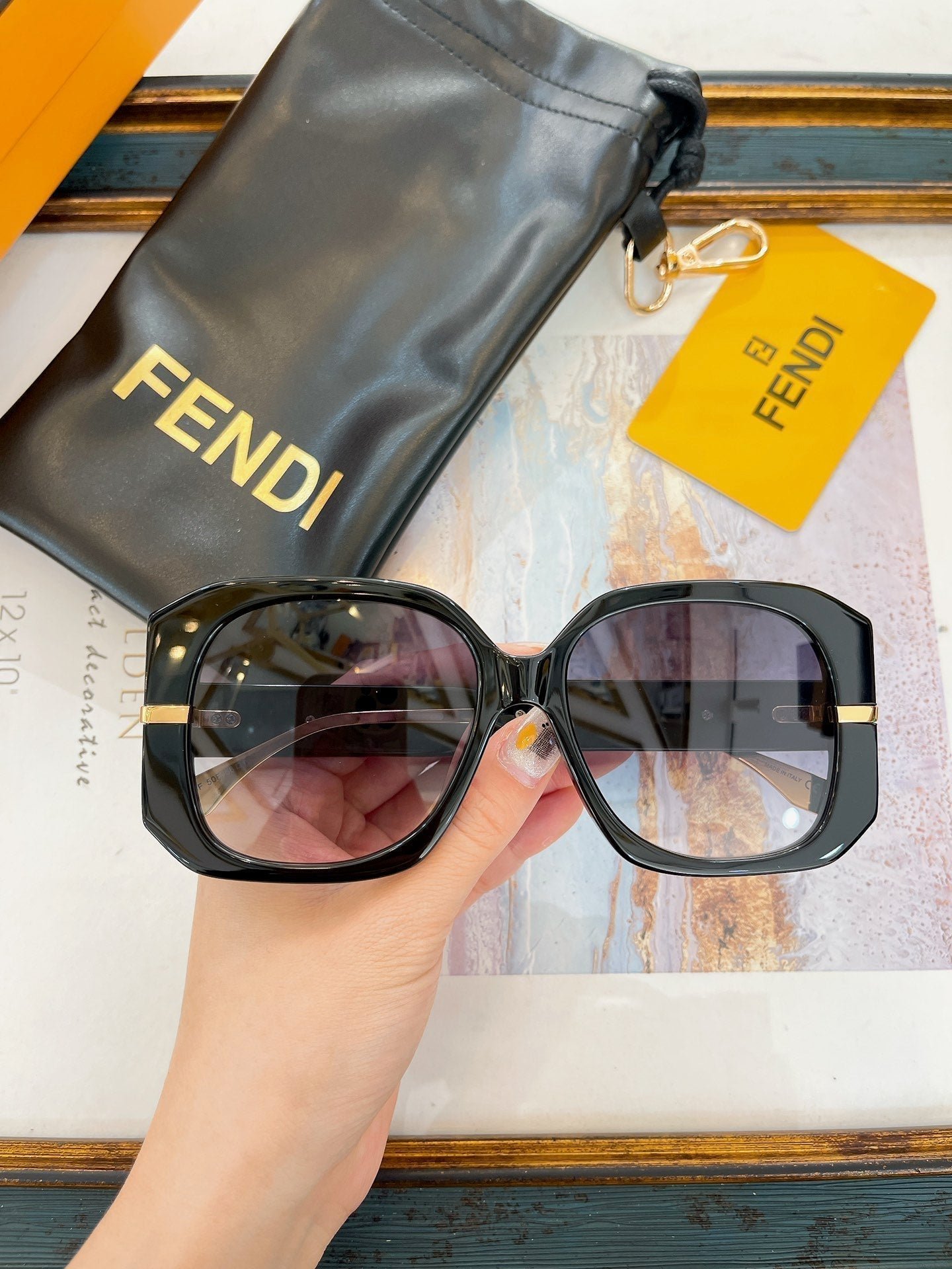 OVERSIZED FF DIAMONDS SQUARE FRAME SUNGLASSES FE40065F IN ACETATE - Image 6
