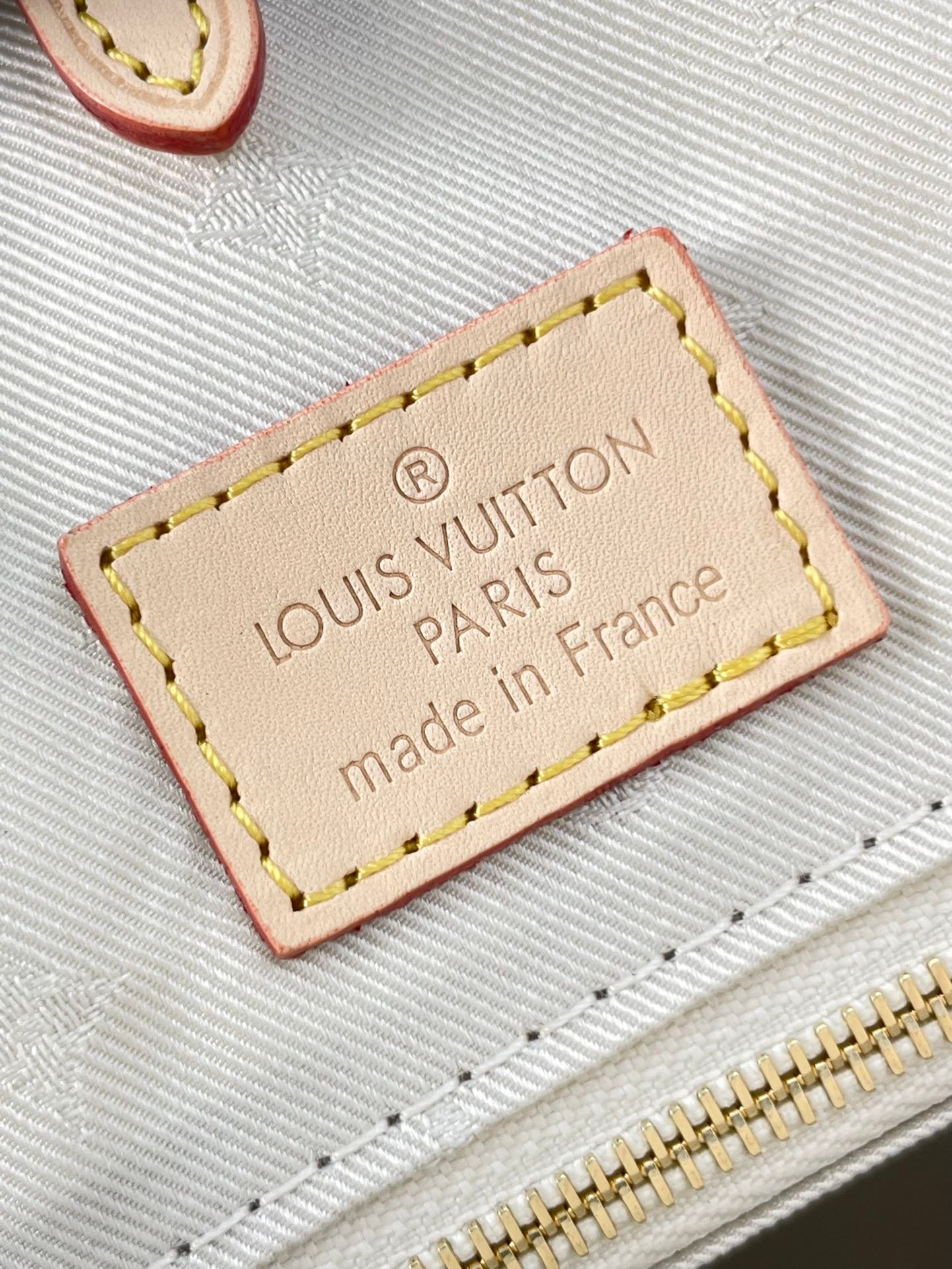 ONTHEGO MM 35 IN WHITE MONOGRAM JACQUARD FABRIC - Image 4