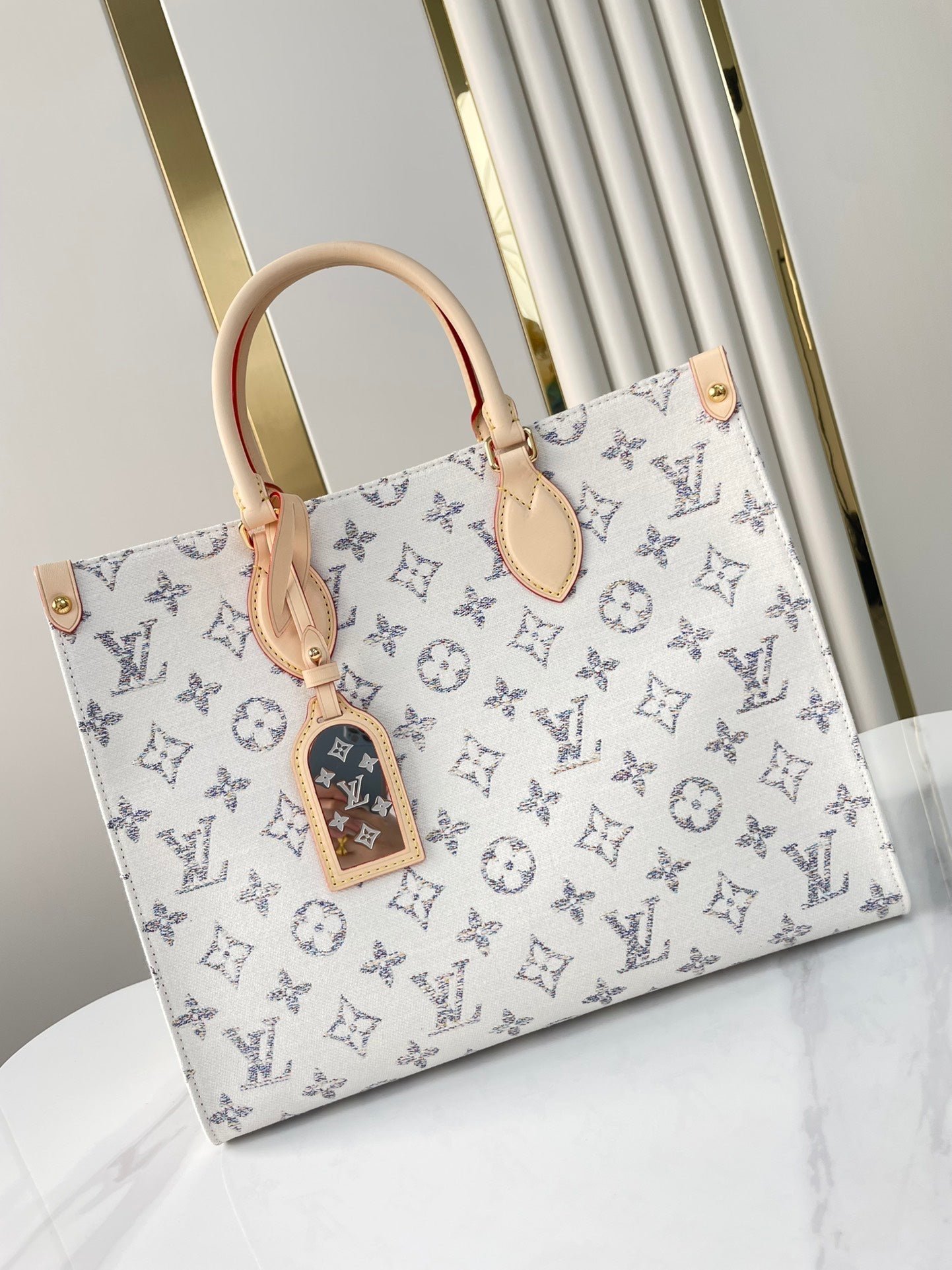 ONTHEGO MM 35 IN WHITE MONOGRAM JACQUARD FABRIC - Image 2