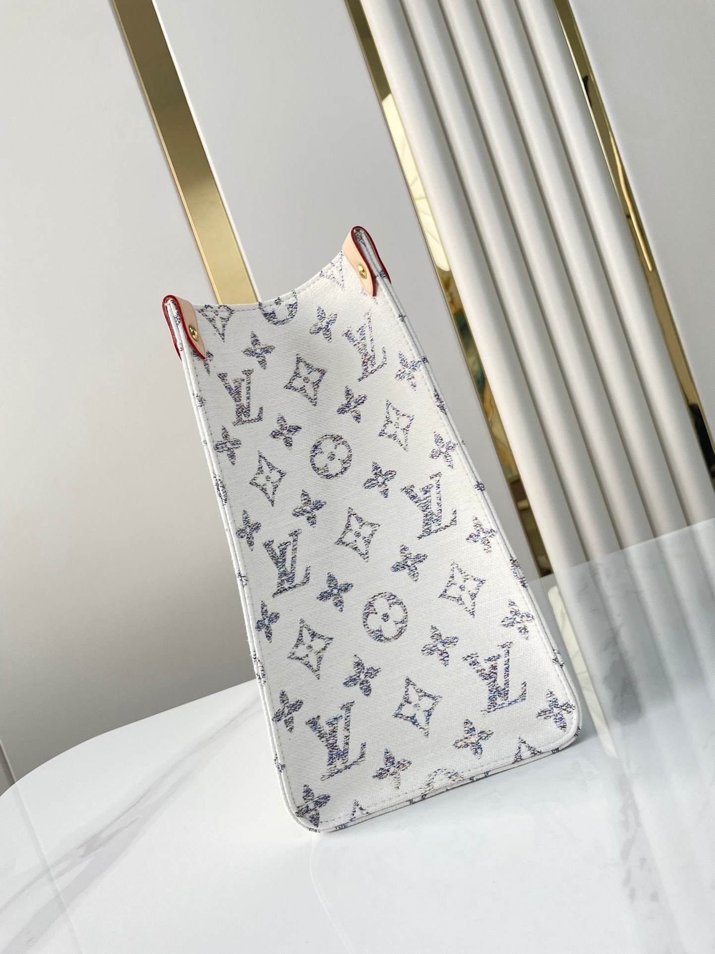 ONTHEGO MM 35 IN WHITE MONOGRAM JACQUARD FABRIC - Image 9