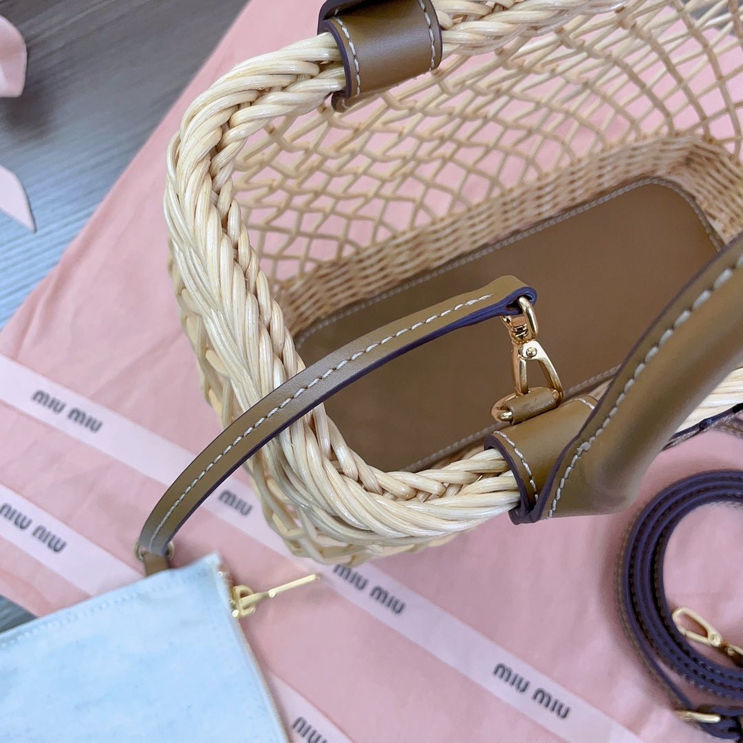 WOVEN HOLLOW BAG 24 IN BEIGE RATTAN AND BROWN CALFSKIN TRIM - Image 4