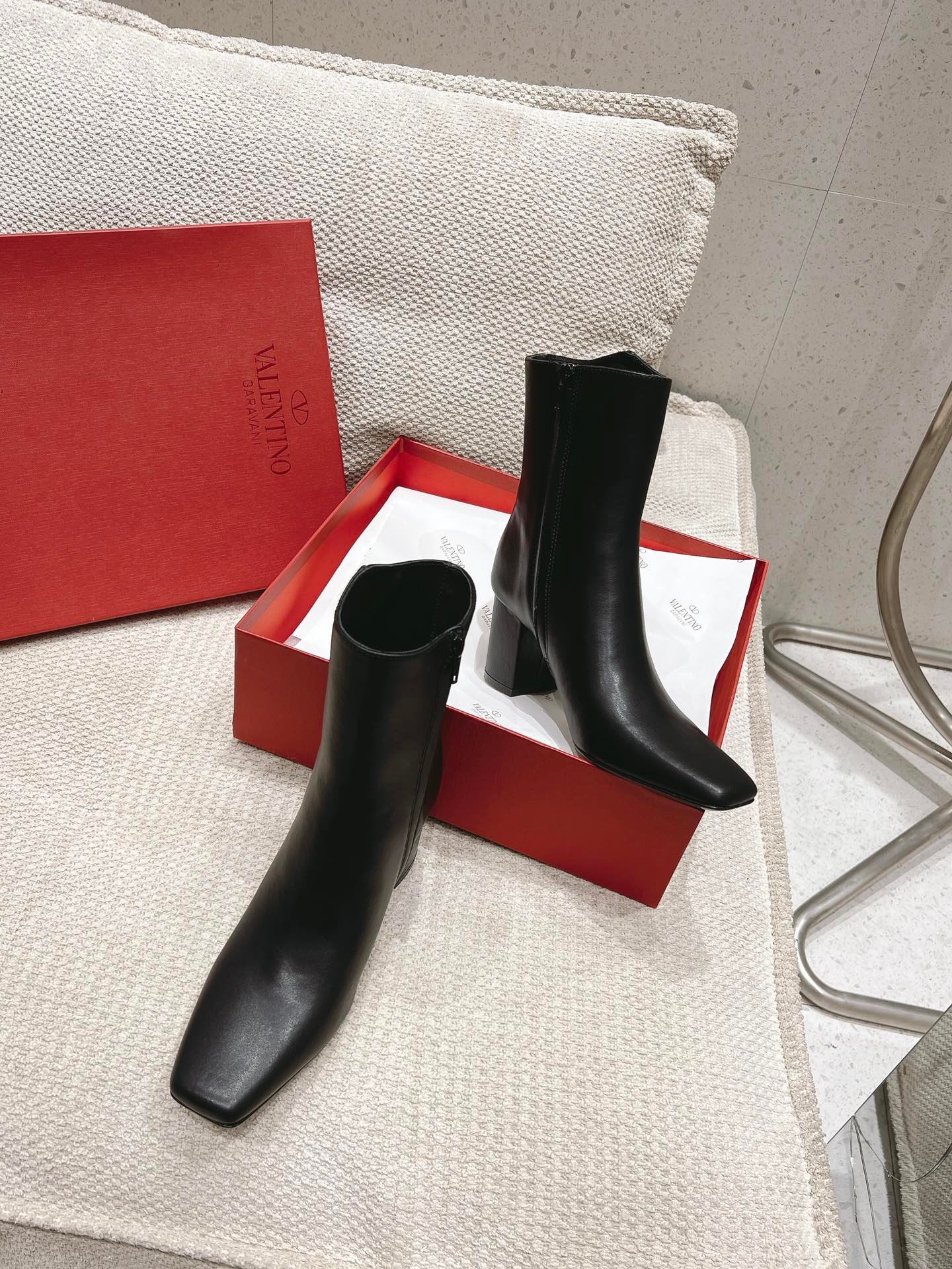 VLOGO THE BOLD EDITION ANKLE BOOT IN BLACK CALFSKIN 70MM - Image 6